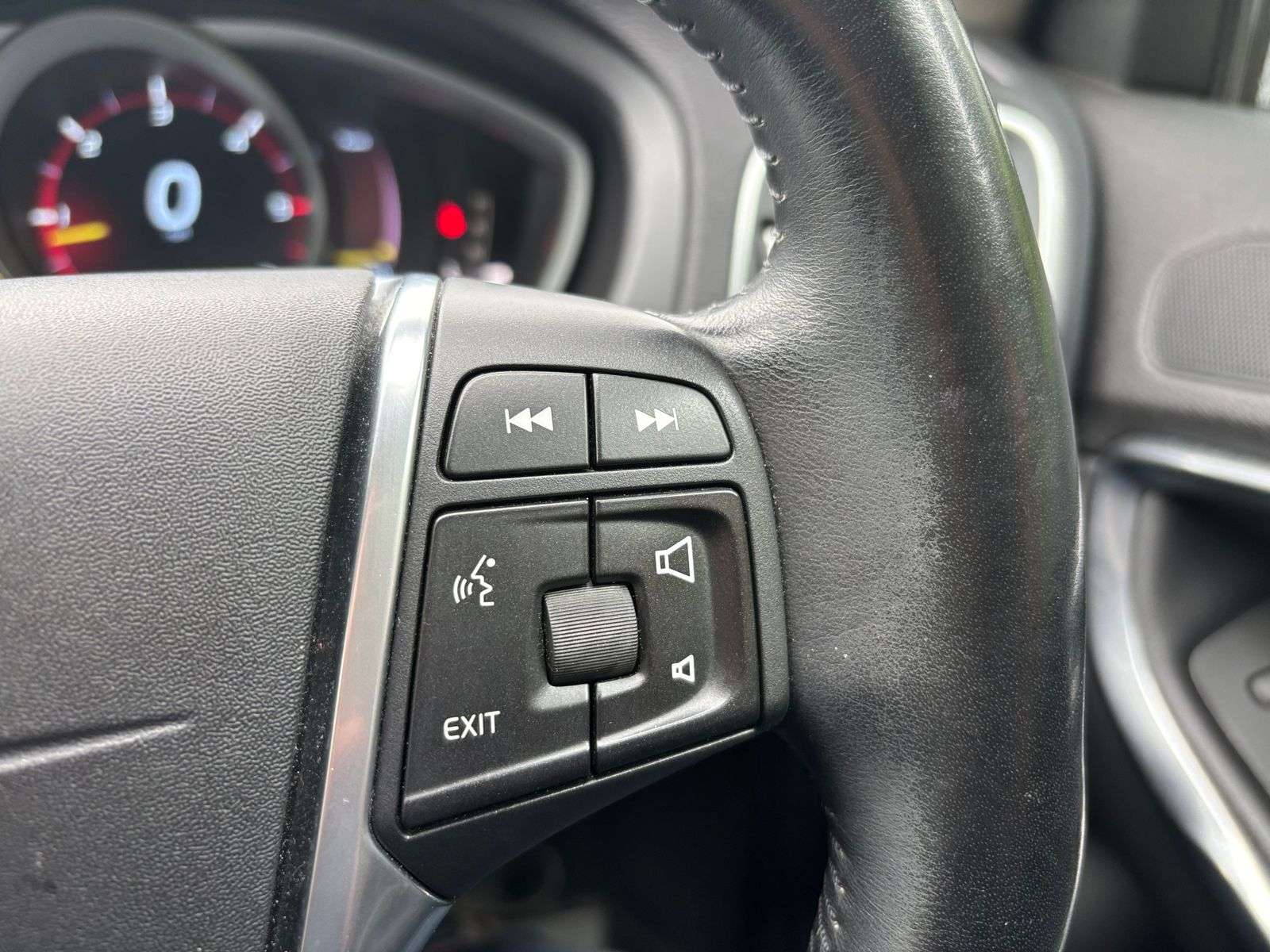2012 VOLVO V40 2012 VOLVO V40
