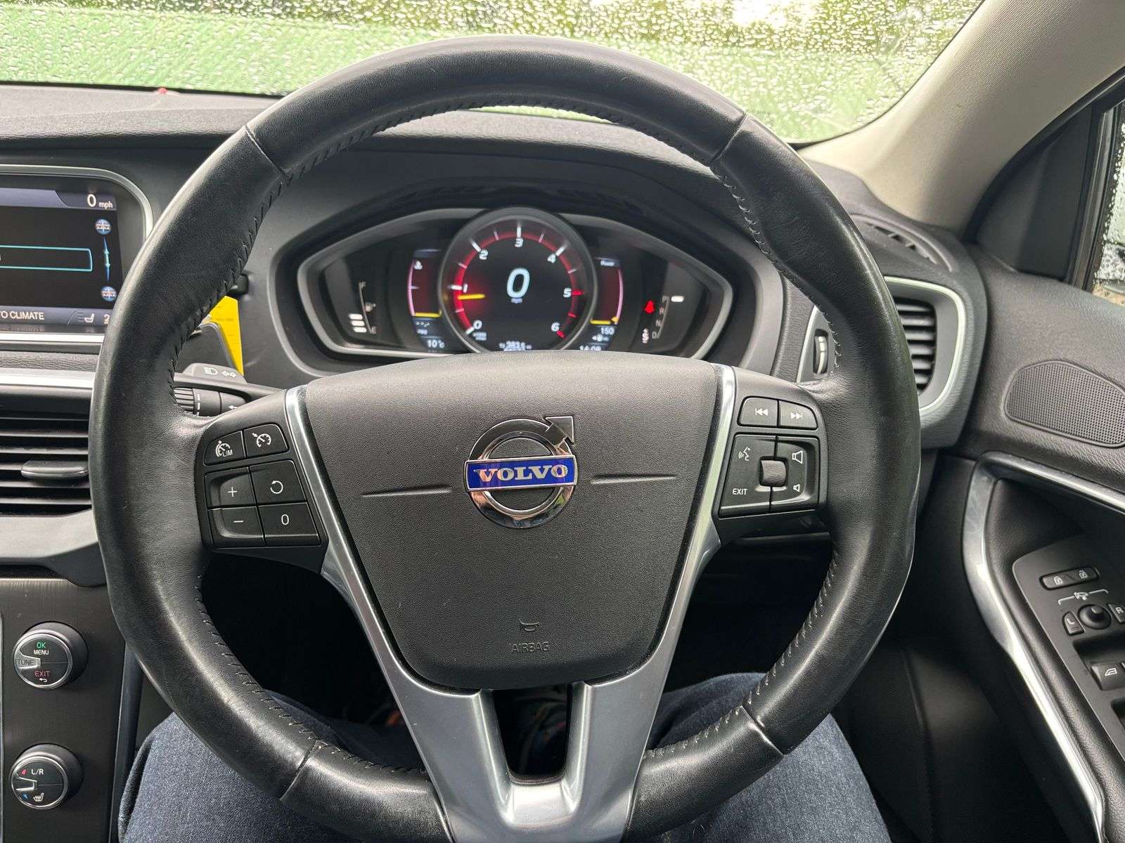 2012 VOLVO V40 2012 VOLVO V40