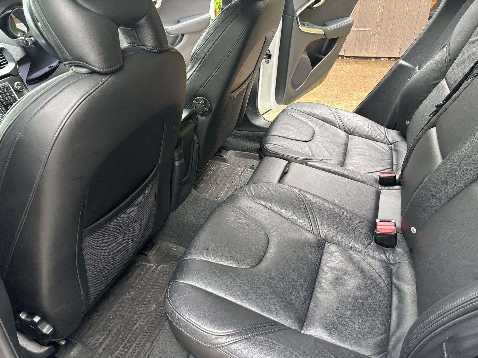 2012 VOLVO V40 2012 VOLVO V40