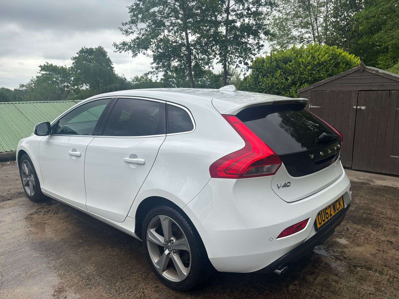 2012 VOLVO V40 2012 VOLVO V40