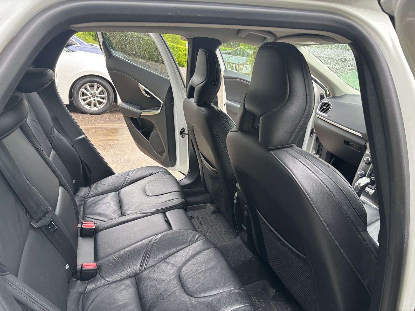 2012 VOLVO V40 2012 VOLVO V40