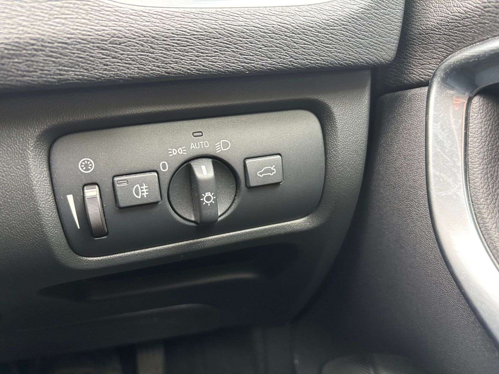 2012 VOLVO V40 2012 VOLVO V40