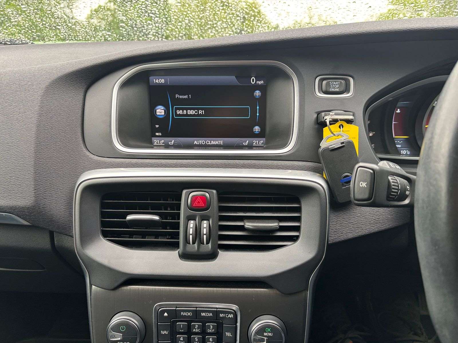 2012 VOLVO V40 2012 VOLVO V40