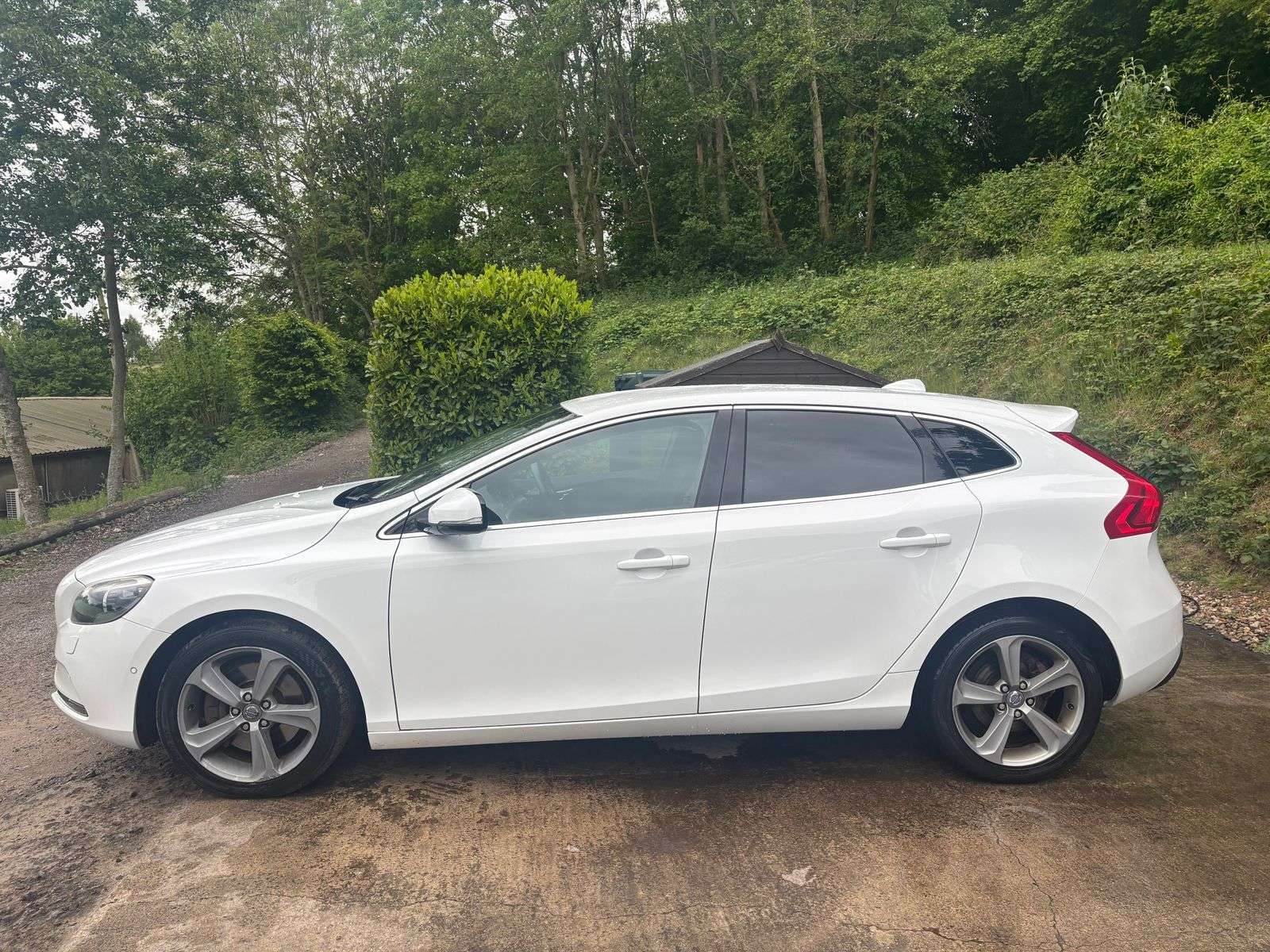 2012 VOLVO V40 2012 VOLVO V40