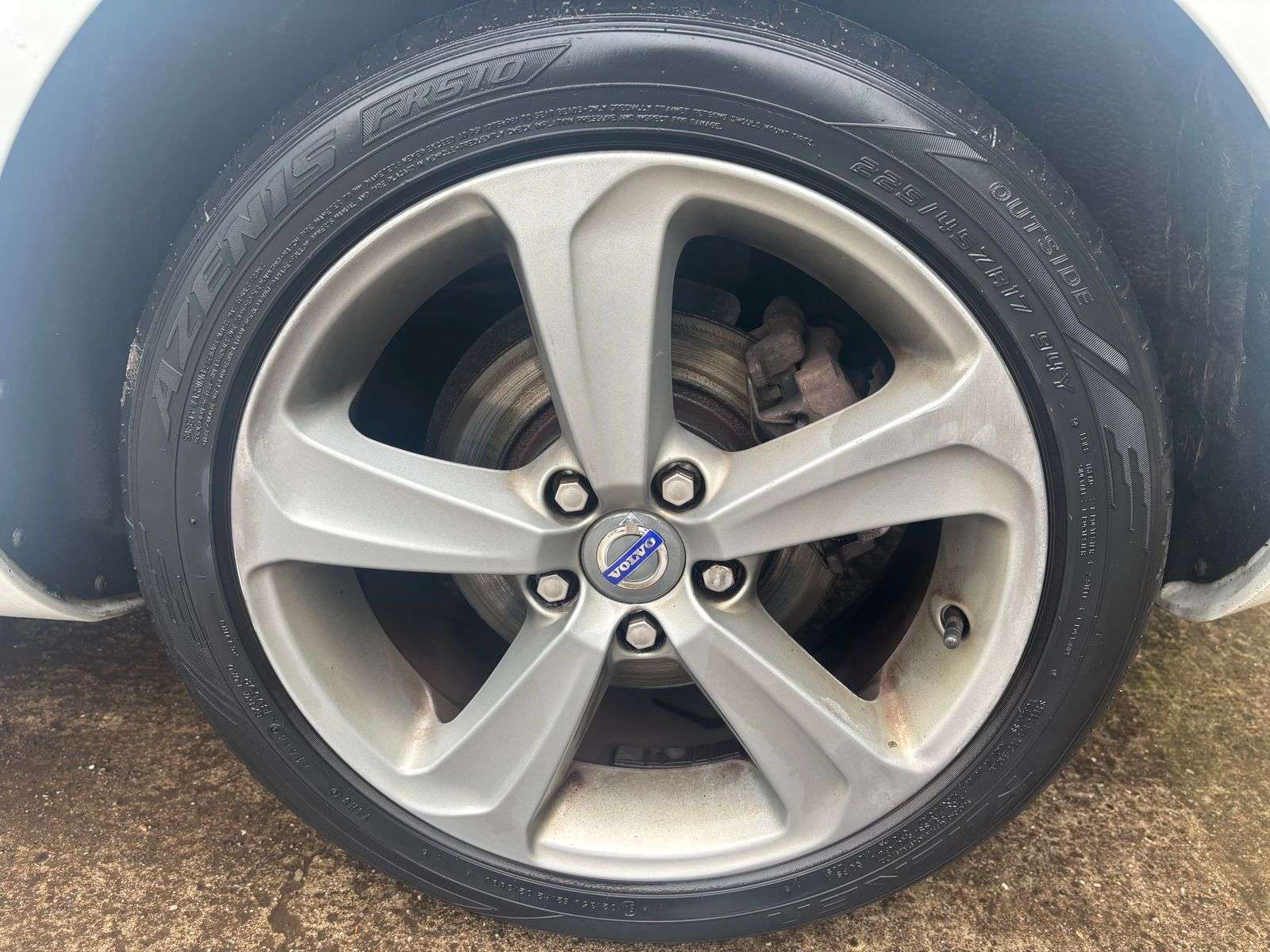 2012 VOLVO V40 2012 VOLVO V40