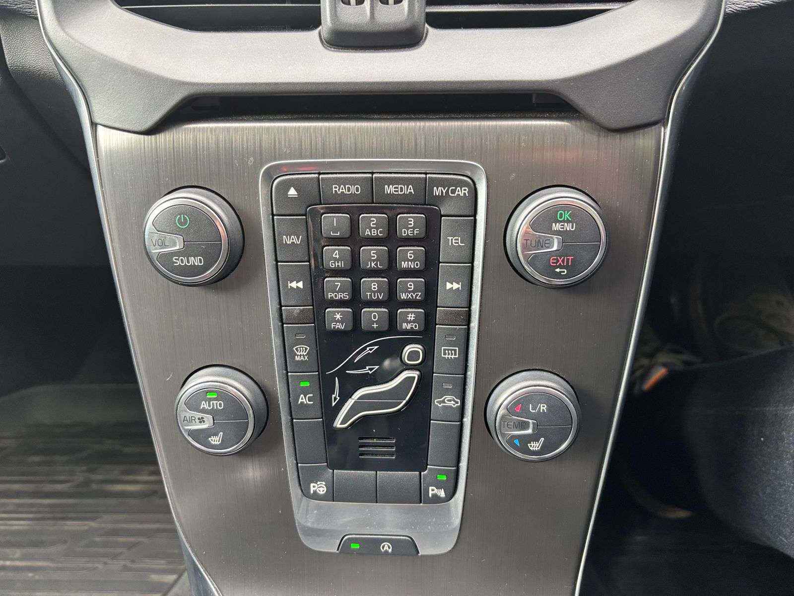 2012 VOLVO V40 2012 VOLVO V40