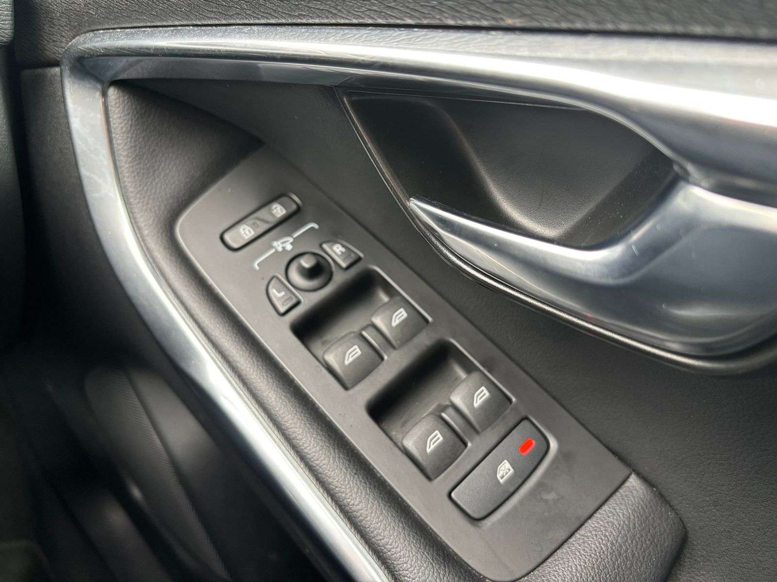 2012 VOLVO V40 2012 VOLVO V40