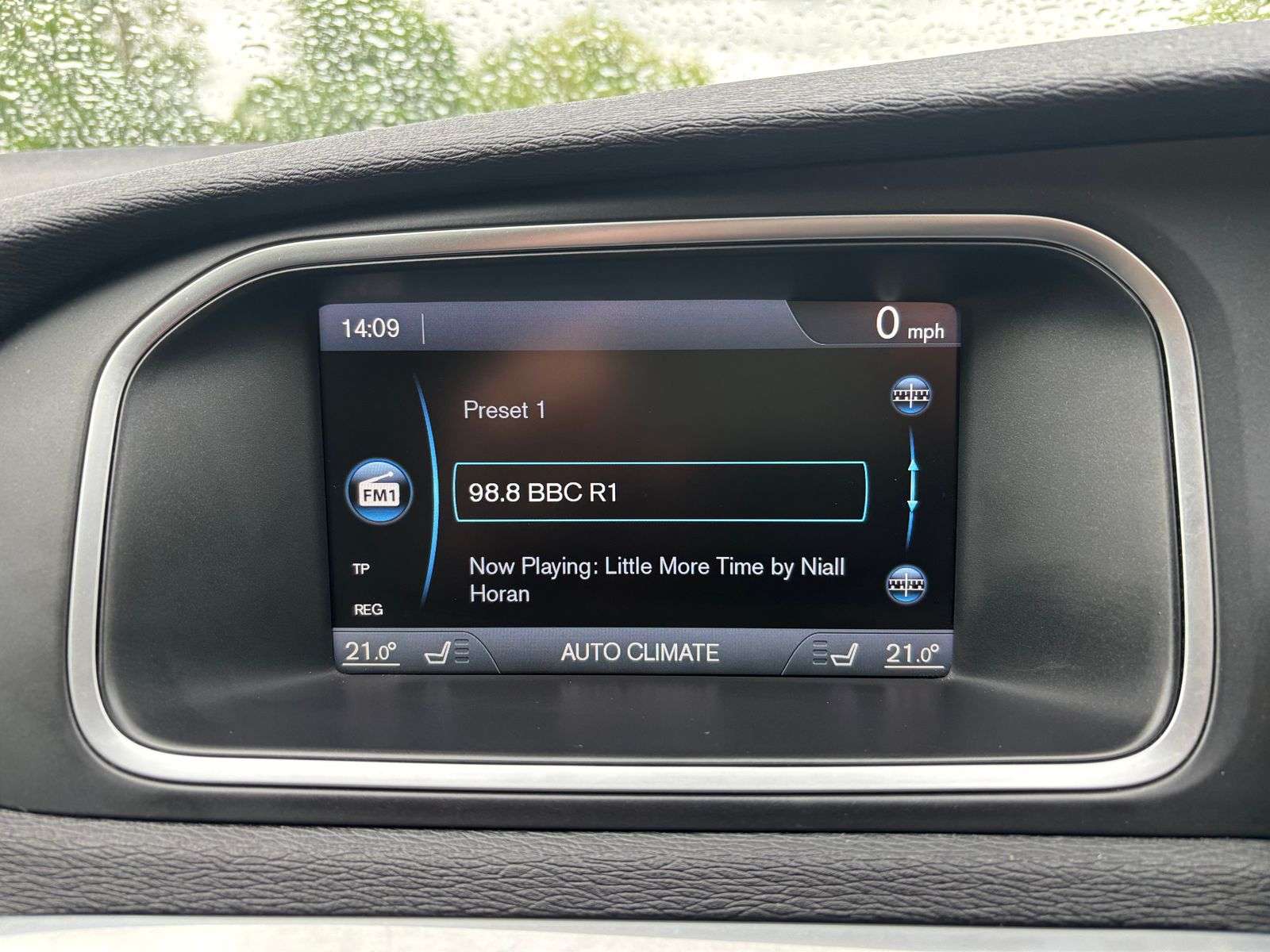 2012 VOLVO V40 2012 VOLVO V40
