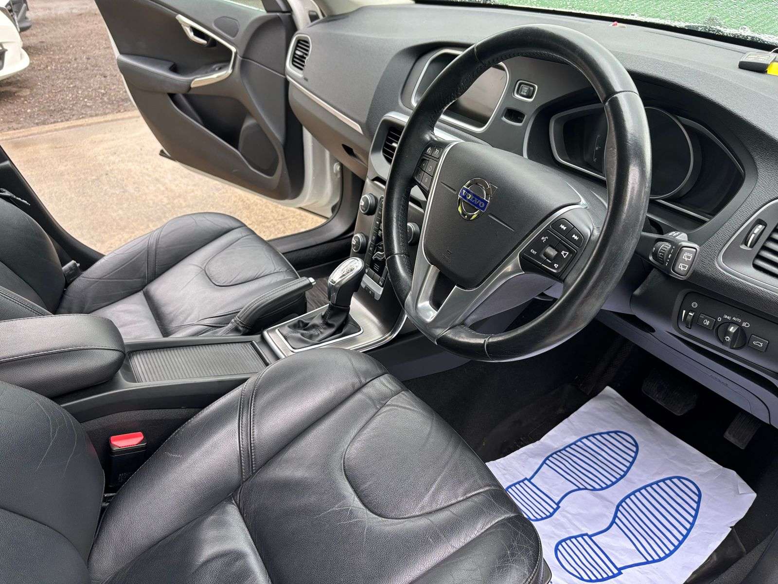 2012 VOLVO V40 2012 VOLVO V40