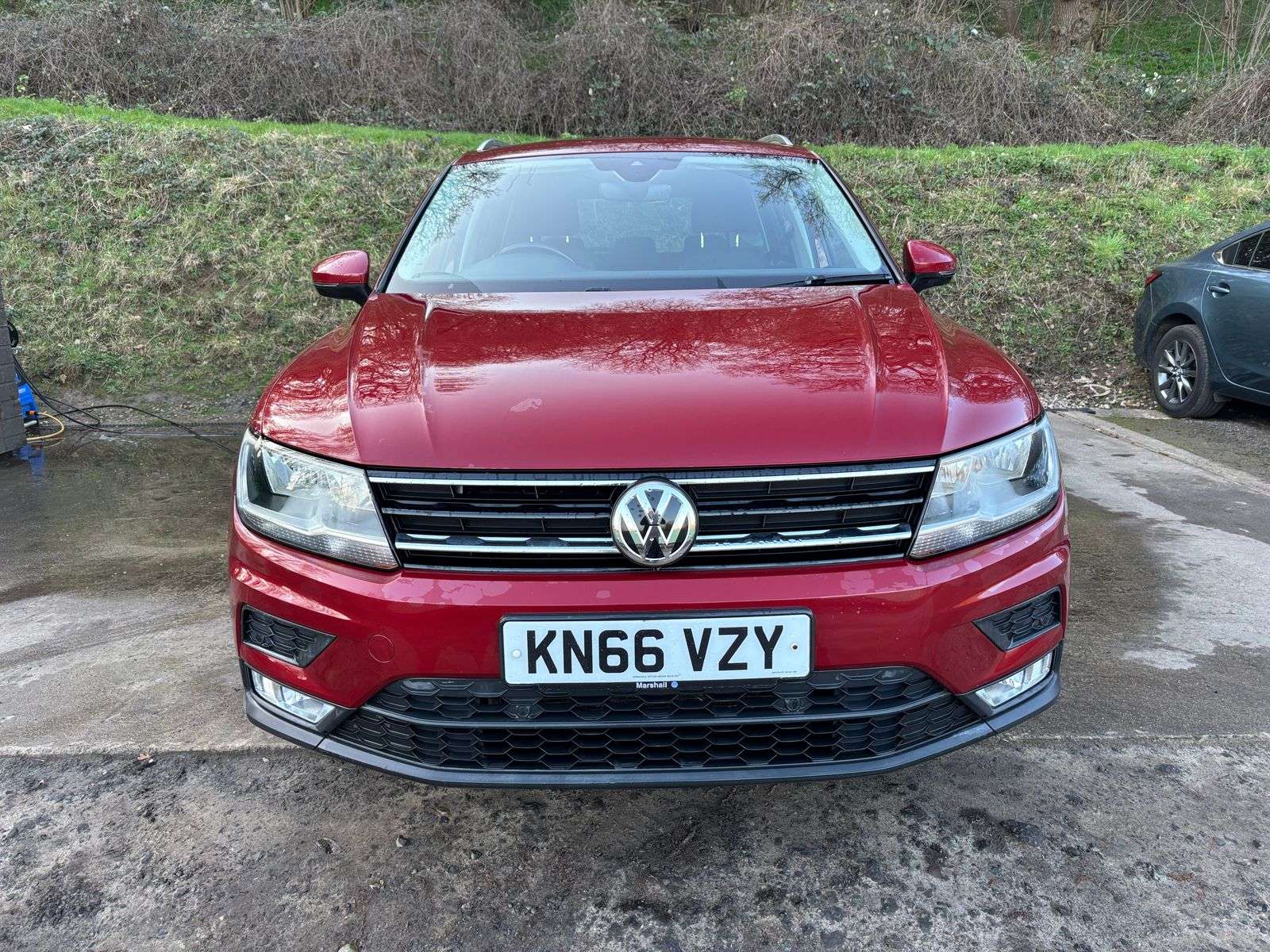 A 2016 VOLKSWAGEN TIGUAN 2.0 TDI BlueMotion Tech SE Navigation SUV 5dr Diesel Manual 4Motion Euro 6 (s/s) (150 ps) A 2016 VOLKSWAGEN TIGUAN 2.0 TDI BlueMotion Tech SE Navigation SUV 5dr Diesel Manual 4Motion Euro 6 (s/s) (150 ps)
