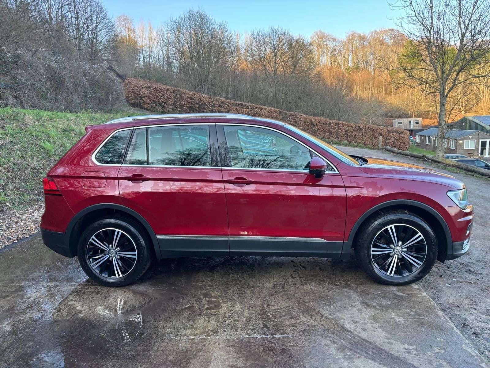 A 2016 VOLKSWAGEN TIGUAN 2.0 TDI BlueMotion Tech SE Navigation SUV 5dr Diesel Manual 4Motion Euro 6 (s/s) (150 ps) A 2016 VOLKSWAGEN TIGUAN 2.0 TDI BlueMotion Tech SE Navigation SUV 5dr Diesel Manual 4Motion Euro 6 (s/s) (150 ps)