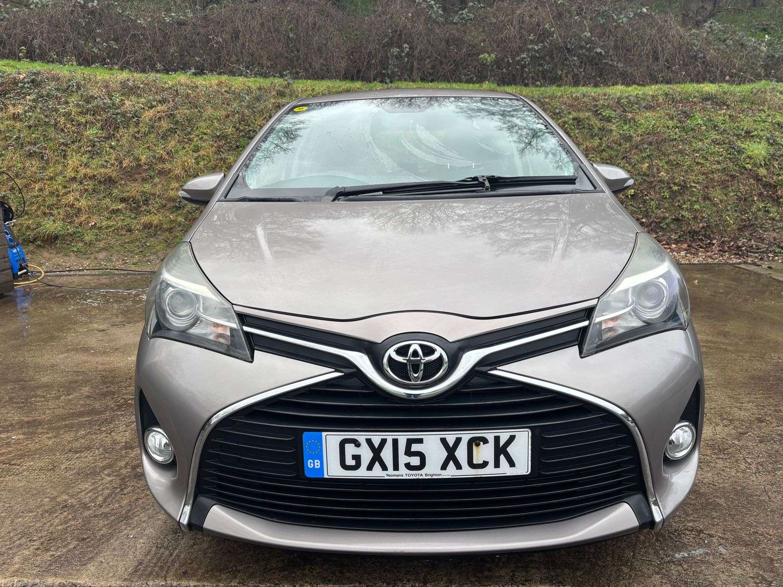 A 2015 TOYOTA YARIS 1.33 Dual VVT-i Icon Hatchback 5dr Petrol Manual Euro 5 Euro 5 (99 ps) A 2015 TOYOTA YARIS 1.33 Dual VVT-i Icon Hatchback 5dr Petrol Manual Euro 5 Euro 5 (99 ps)