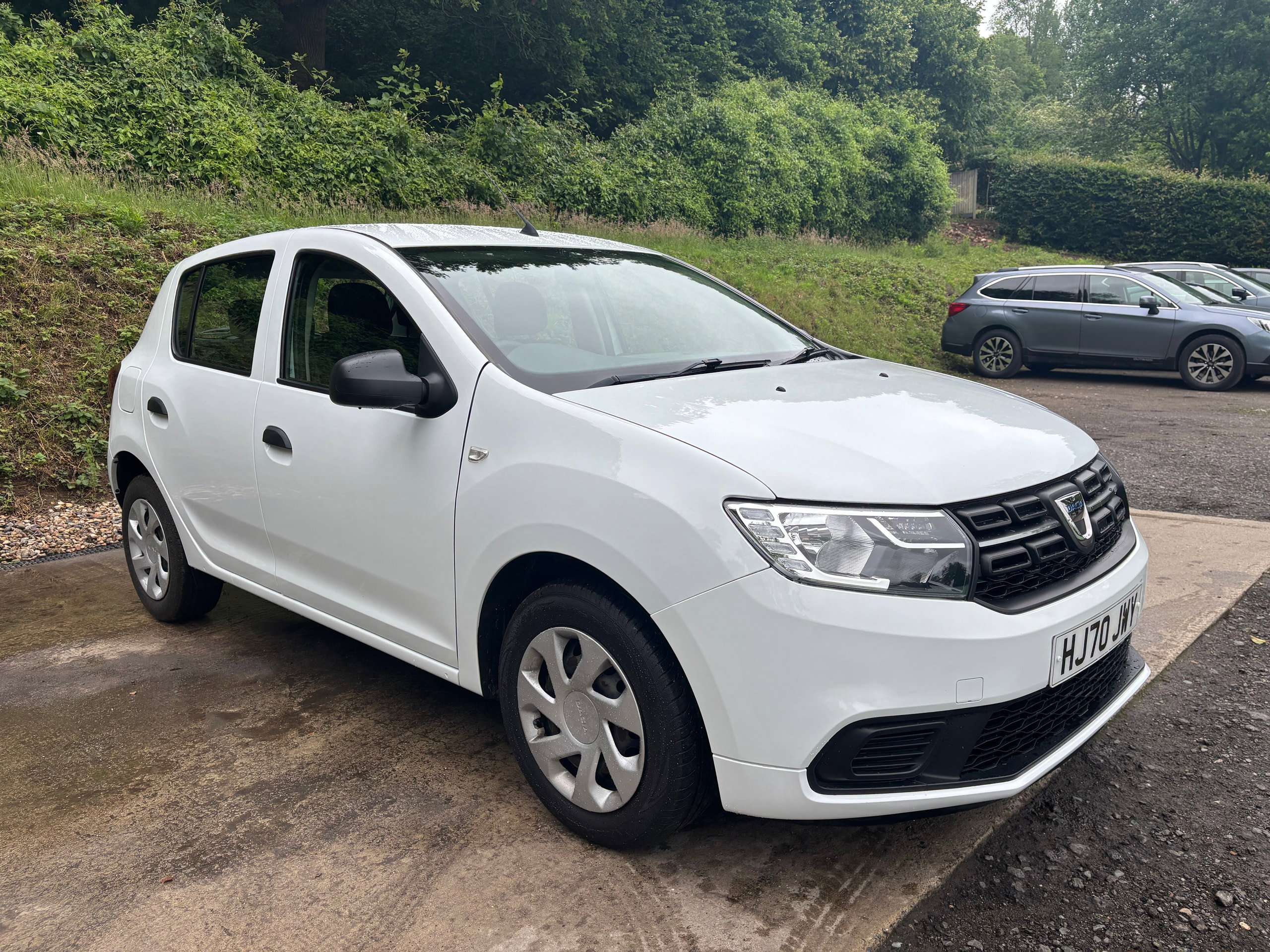 A 2020 DACIA SANDERO 1.0 SCe Essential Hatchback 5dr Petrol Manual Euro 6 (75 ps) A 2020 DACIA SANDERO 1.0 SCe Essential Hatchback 5dr Petrol Manual Euro 6 (75 ps)