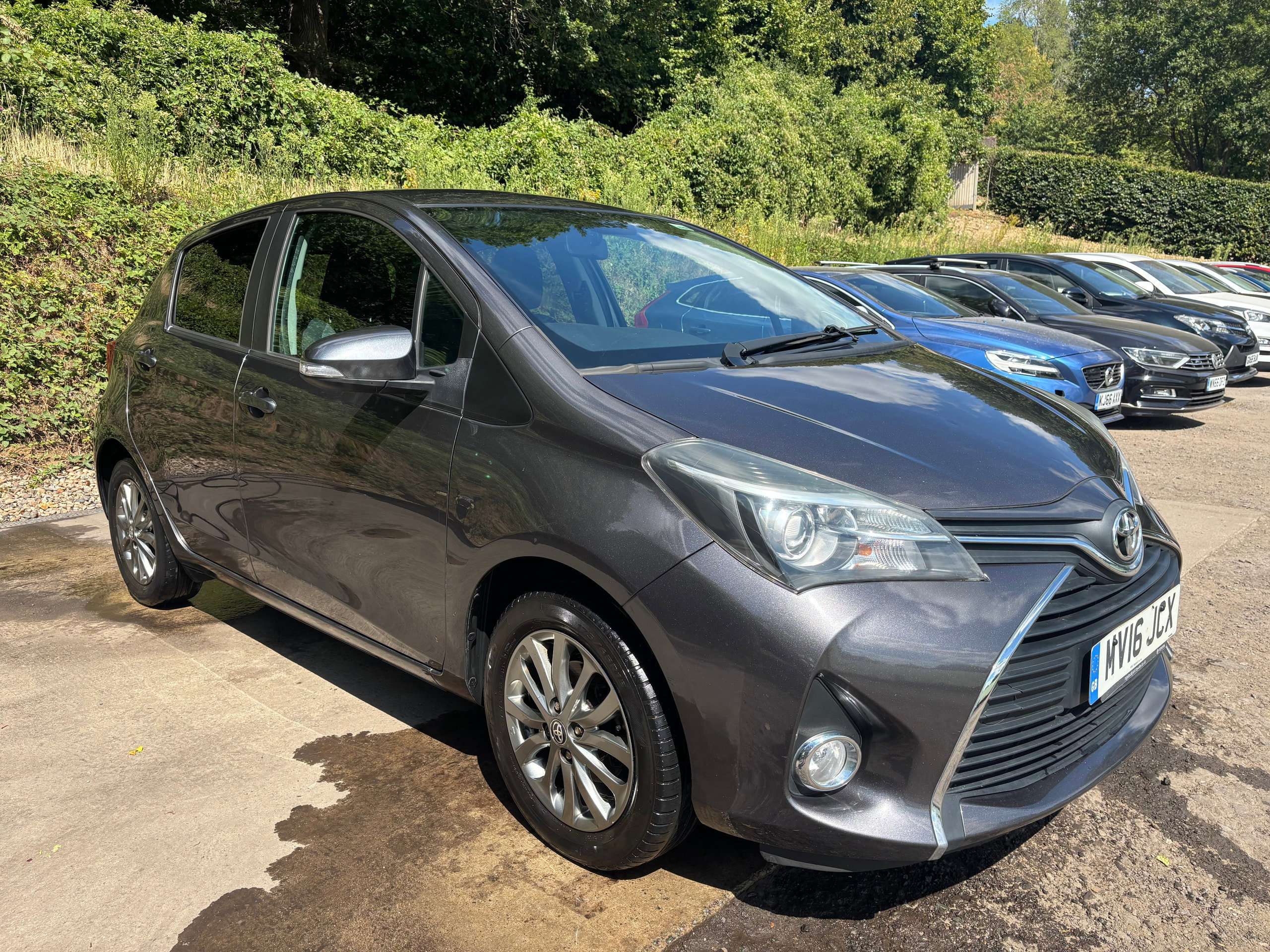 A 2016 TOYOTA YARIS 1.33 Dual VVT-i Icon Hatchback 5dr Petrol Manual Euro 6 (99 ps) A 2016 TOYOTA YARIS 1.33 Dual VVT-i Icon Hatchback 5dr Petrol Manual Euro 6 (99 ps)