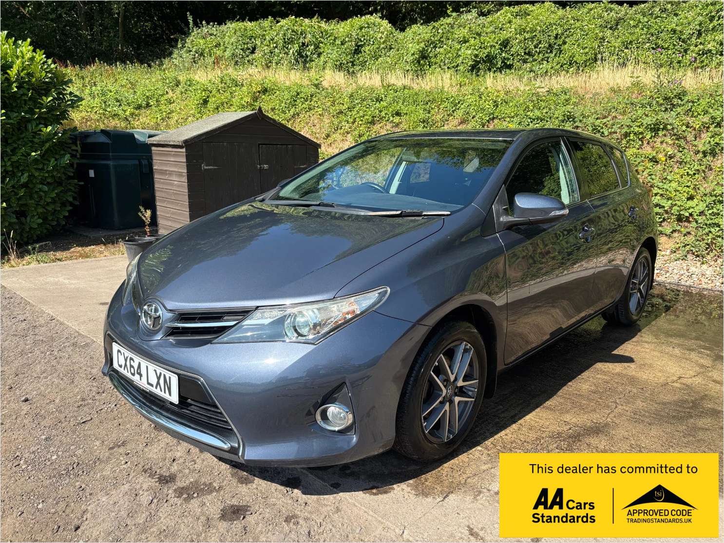A 2014 TOYOTA AURIS 1.6 V-Matic Icon Plus Hatchback 5dr Petrol Manual Euro 5 (132 ps) A 2014 TOYOTA AURIS 1.6 V-Matic Icon Plus Hatchback 5dr Petrol Manual Euro 5 (132 ps)