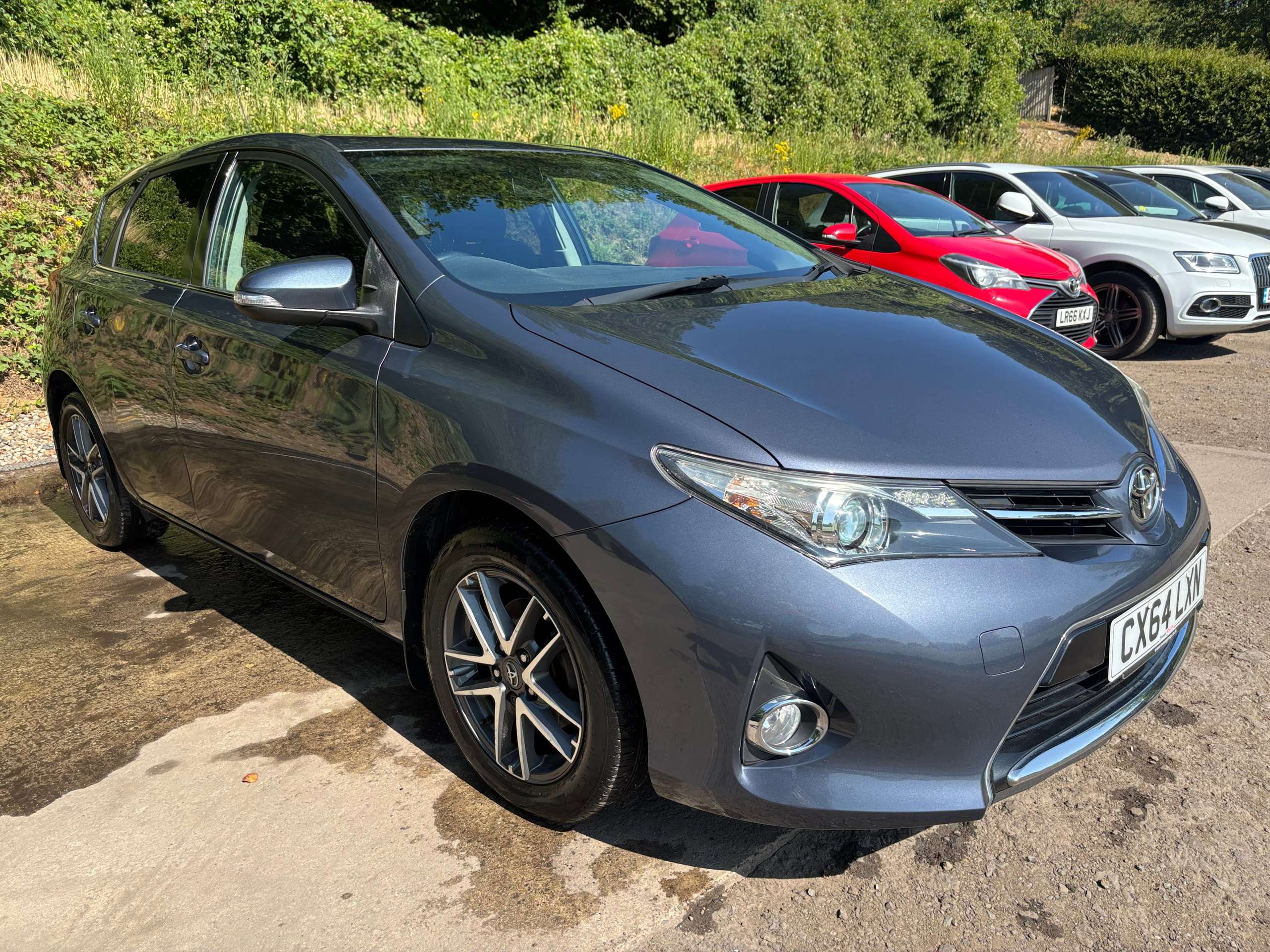 A 2014 TOYOTA AURIS 1.6 V-Matic Icon Plus Hatchback 5dr Petrol Manual Euro 5 (132 ps) A 2014 TOYOTA AURIS 1.6 V-Matic Icon Plus Hatchback 5dr Petrol Manual Euro 5 (132 ps)