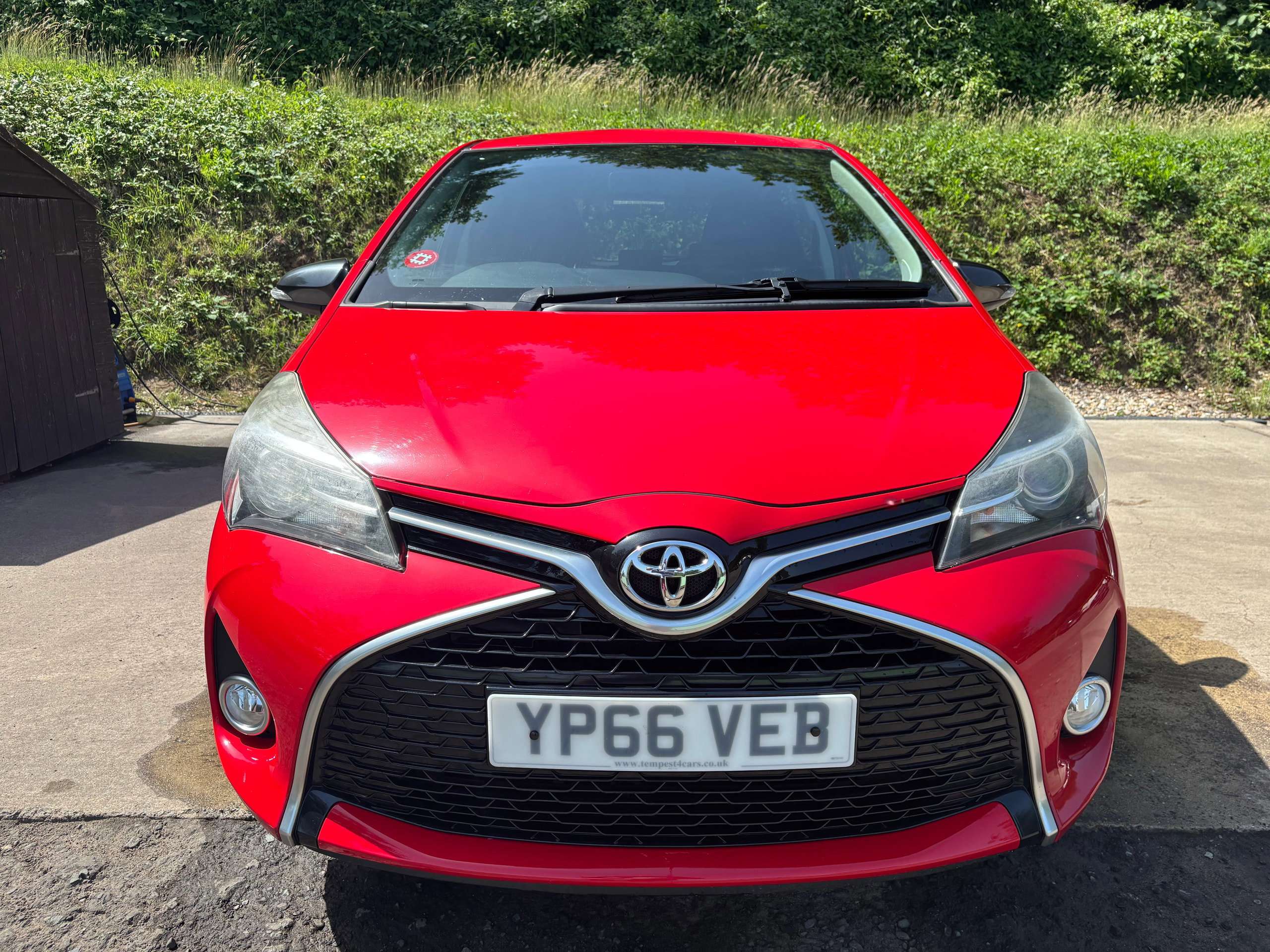 A 2016 TOYOTA YARIS 1.33 Dual VVT-i Design Hatchback 5dr Petrol Manual Euro 6 (99 ps) A 2016 TOYOTA YARIS 1.33 Dual VVT-i Design Hatchback 5dr Petrol Manual Euro 6 (99 ps)