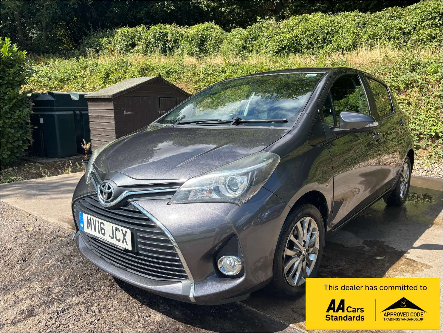 A 2016 TOYOTA YARIS 1.33 Dual VVT-i Icon Hatchback 5dr Petrol Manual Euro 6 (99 ps) A 2016 TOYOTA YARIS 1.33 Dual VVT-i Icon Hatchback 5dr Petrol Manual Euro 6 (99 ps)