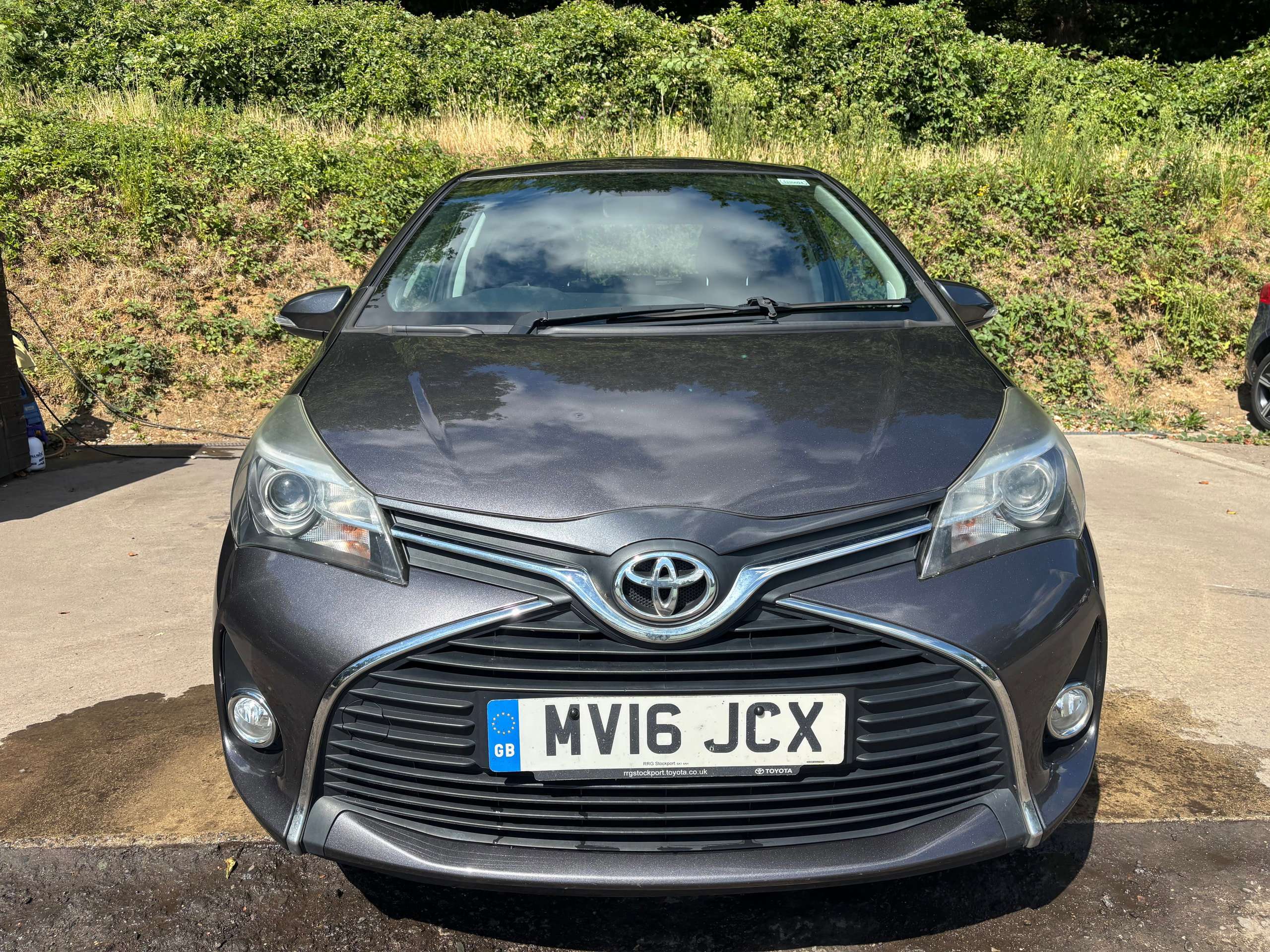 A 2016 TOYOTA YARIS 1.33 Dual VVT-i Icon Hatchback 5dr Petrol Manual Euro 6 (99 ps) A 2016 TOYOTA YARIS 1.33 Dual VVT-i Icon Hatchback 5dr Petrol Manual Euro 6 (99 ps)