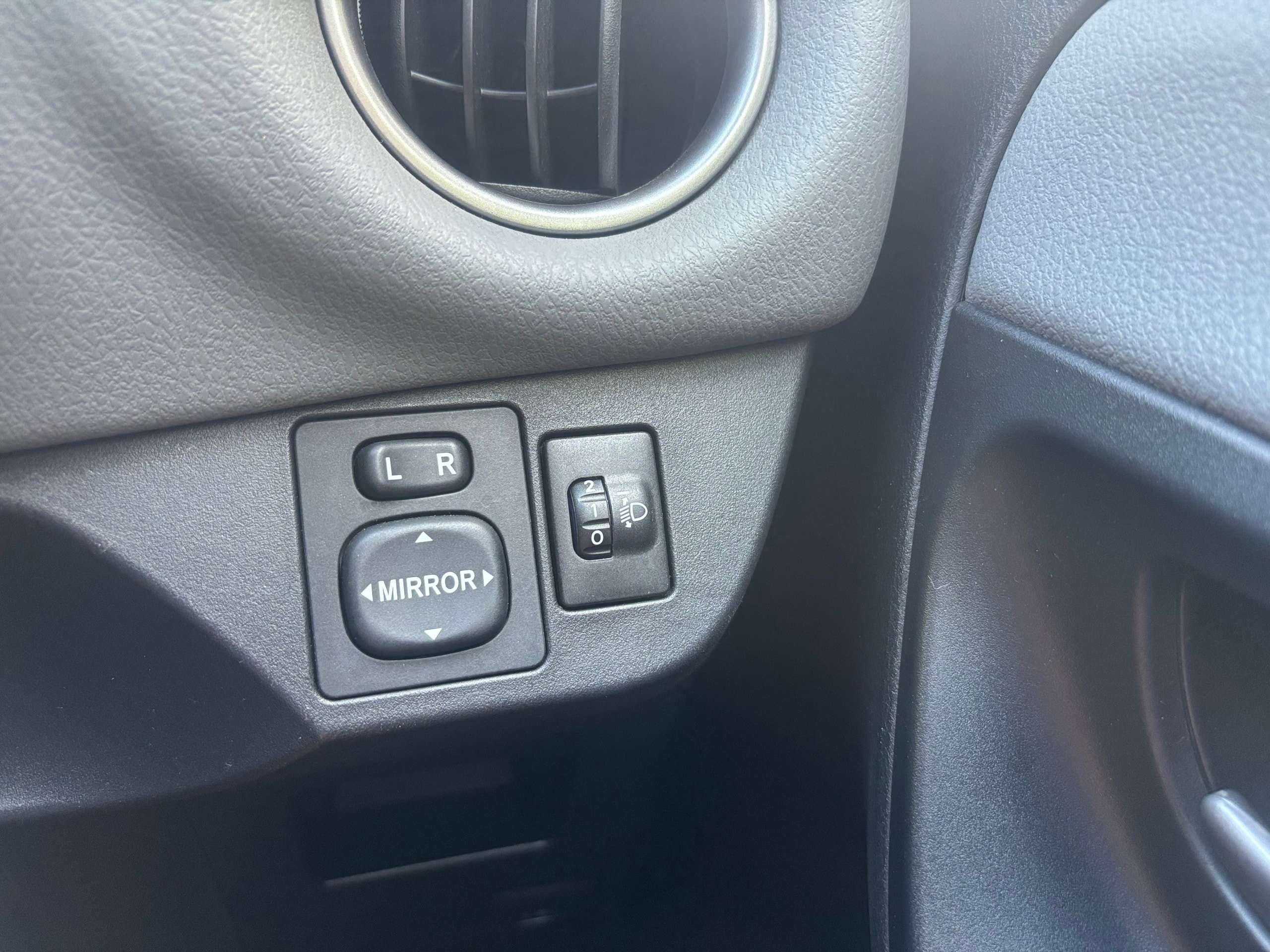 2016 TOYOTA YARIS 2016 TOYOTA YARIS