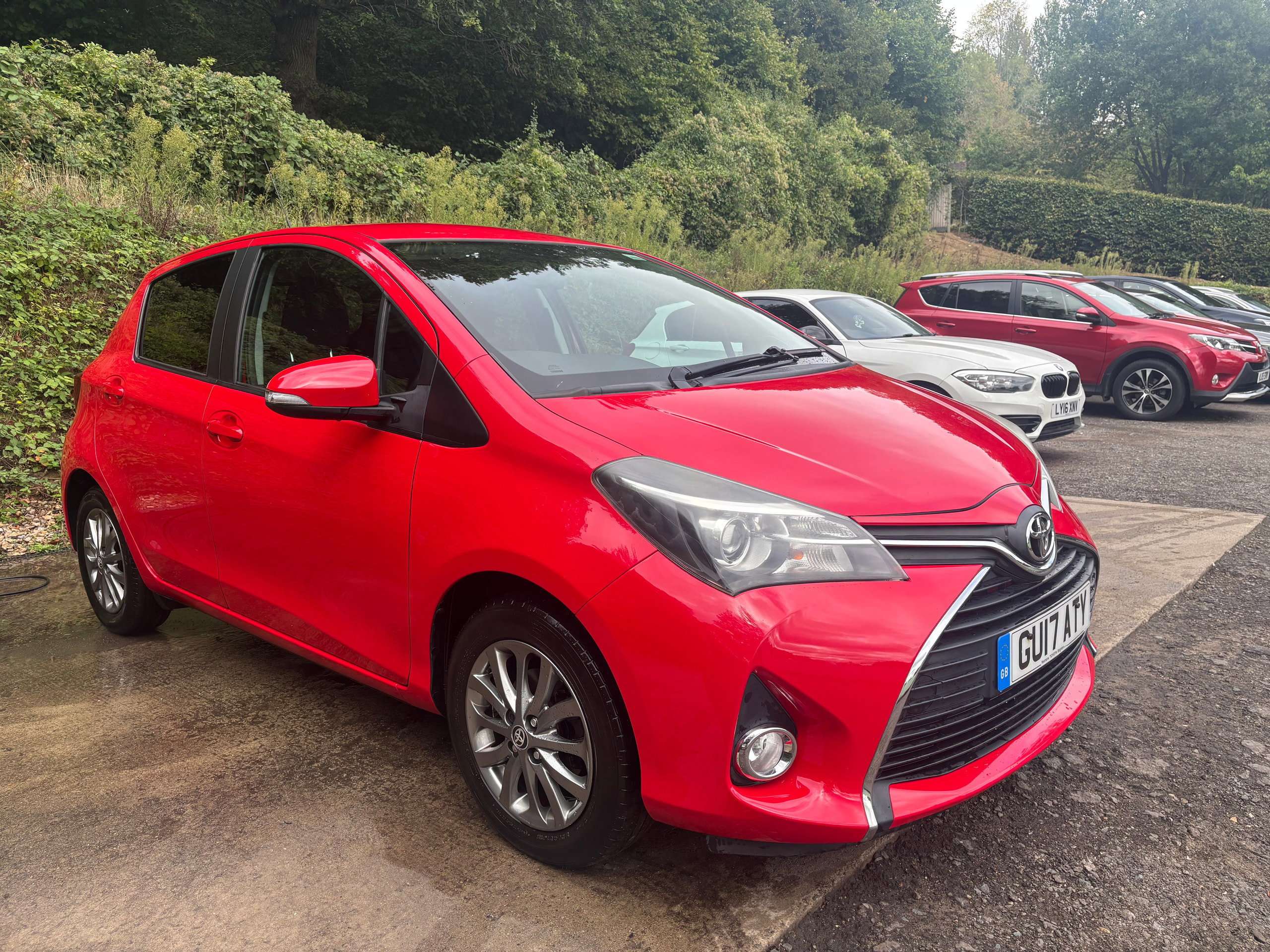 A 2017 TOYOTA YARIS 1.33 Dual VVT-i Icon Hatchback 5dr Petrol Manual Euro 6 (99 ps) A 2017 TOYOTA YARIS 1.33 Dual VVT-i Icon Hatchback 5dr Petrol Manual Euro 6 (99 ps)