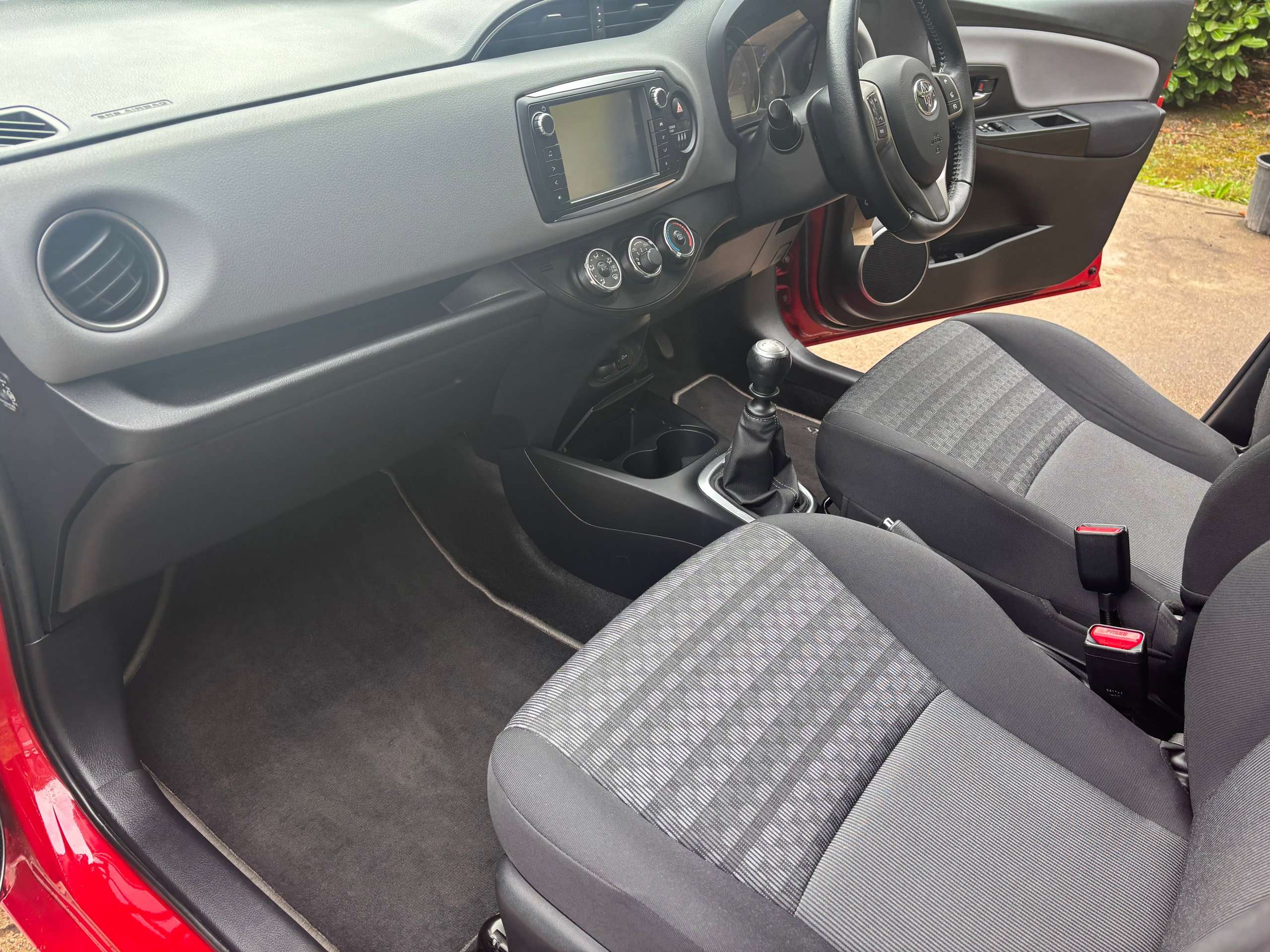 2017 TOYOTA YARIS 2017 TOYOTA YARIS