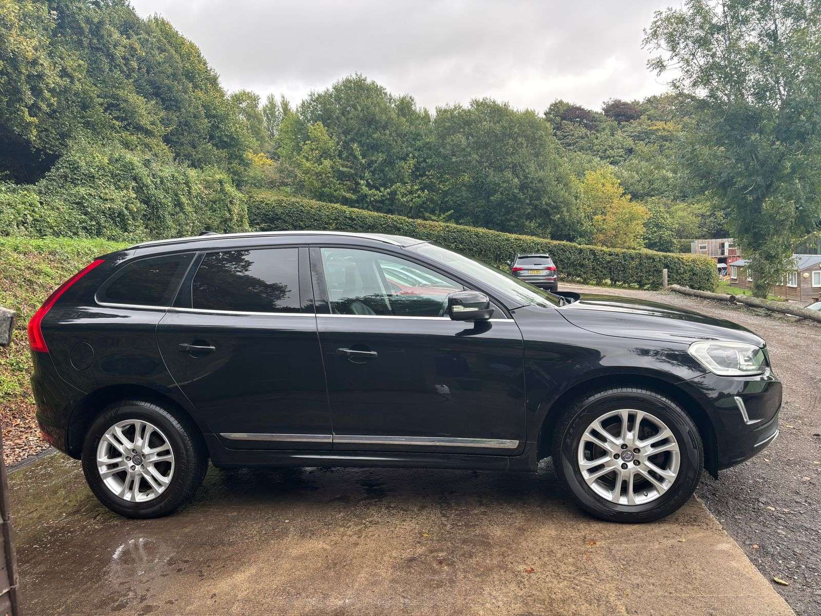 A 2014 VOLVO XC60 2.4 D5 SE Lux Nav SUV 5dr Diesel Geartronic AWD Euro 5 (215 ps) A 2014 VOLVO XC60 2.4 D5 SE Lux Nav SUV 5dr Diesel Geartronic AWD Euro 5 (215 ps)