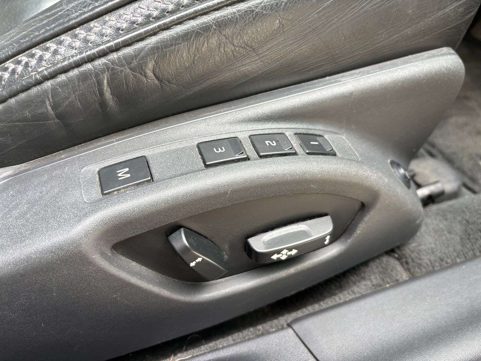 2011 VOLVO XC70 2011 VOLVO XC70