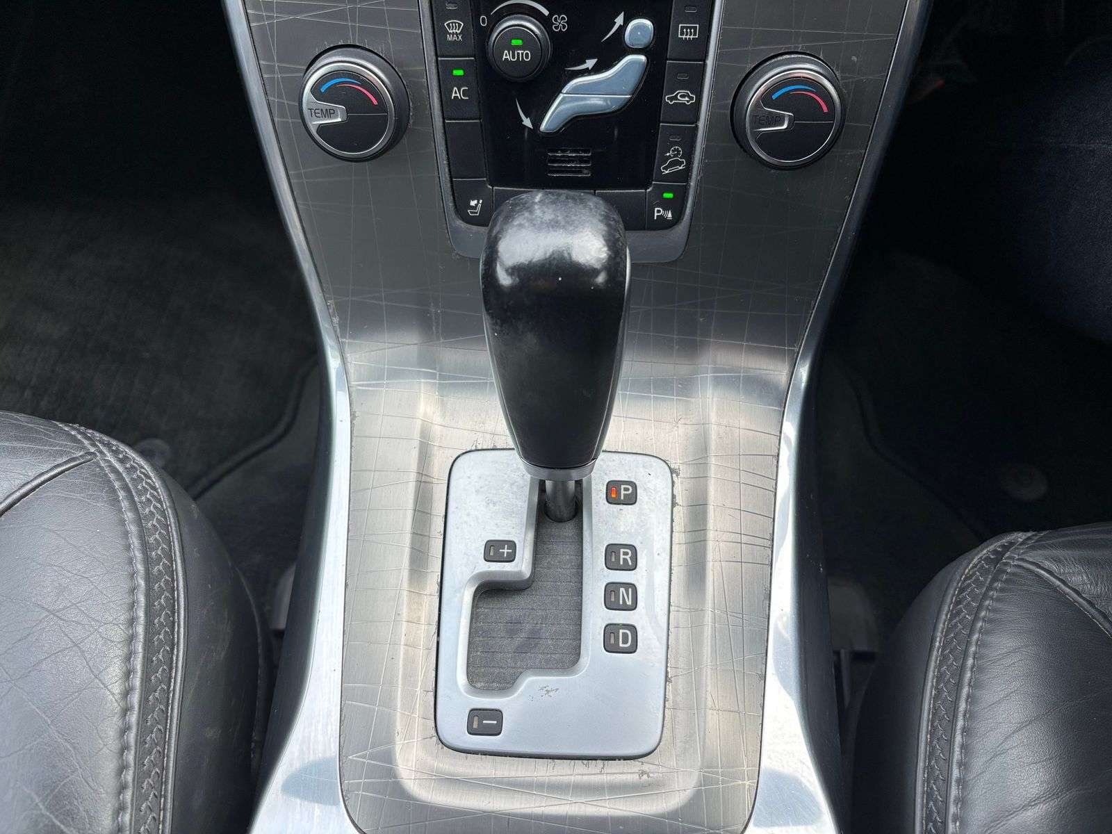 2011 VOLVO XC70 2011 VOLVO XC70