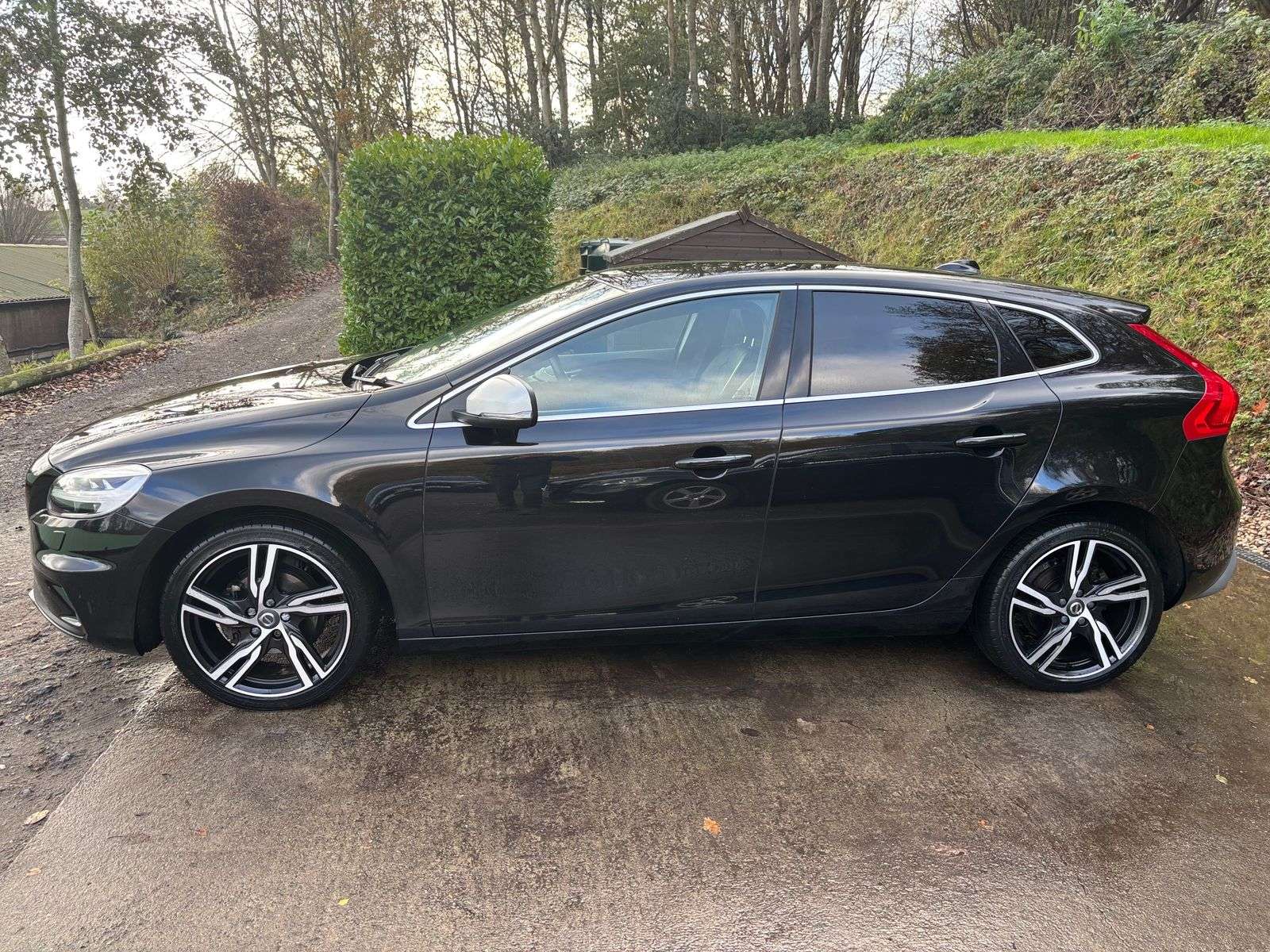 2019 VOLVO V40 2019 VOLVO V40