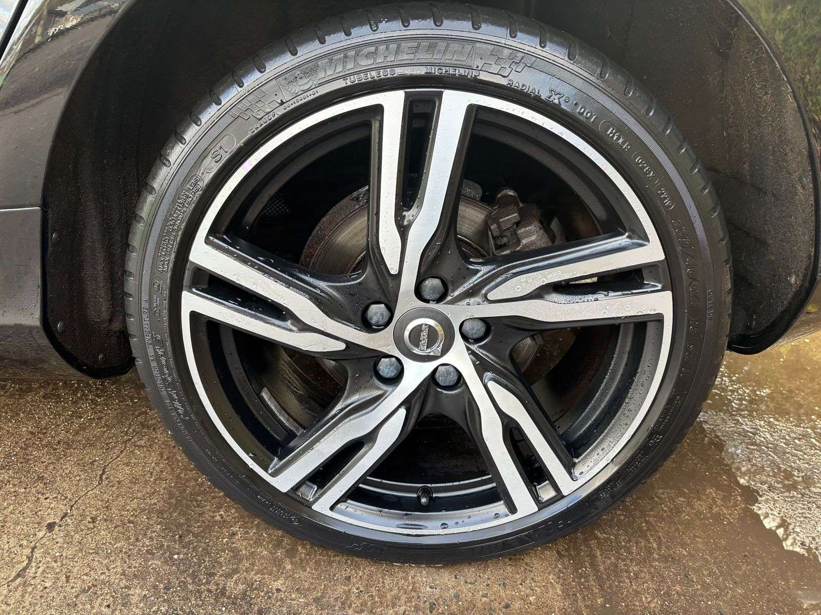 2019 VOLVO V40 2019 VOLVO V40