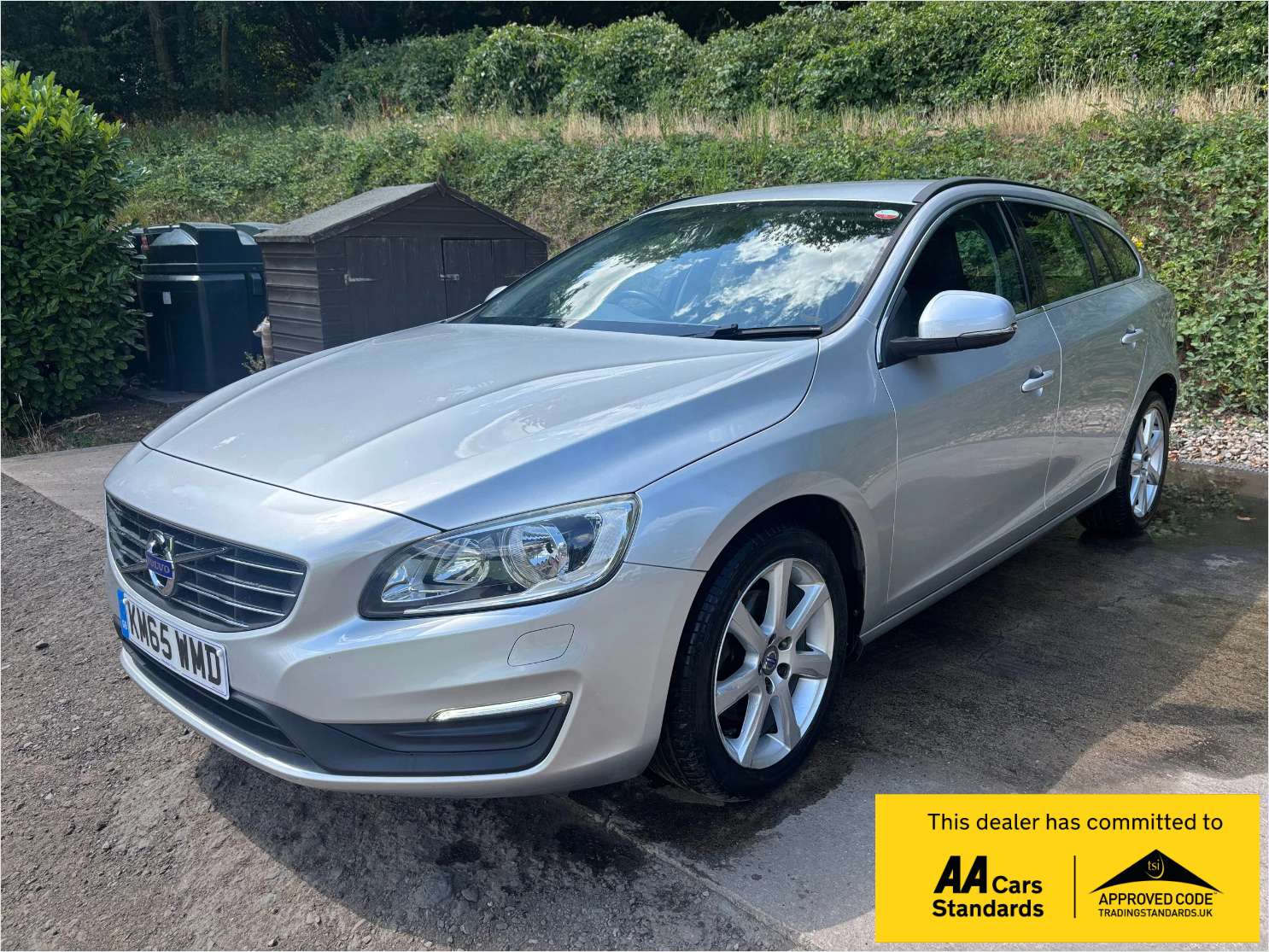 A 2015 VOLVO V60 2.0 T3 SE Estate 5dr Petrol Manual Euro 6 (s/s) (152 ps) A 2015 VOLVO V60 2.0 T3 SE Estate 5dr Petrol Manual Euro 6 (s/s) (152 ps)