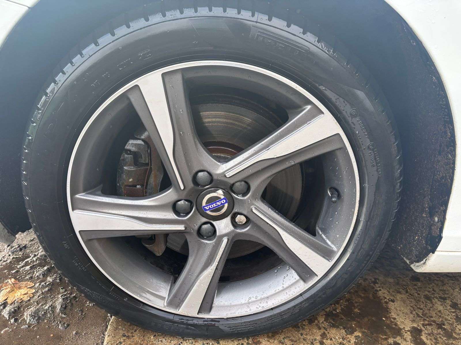 2015 VOLVO V40 2015 VOLVO V40