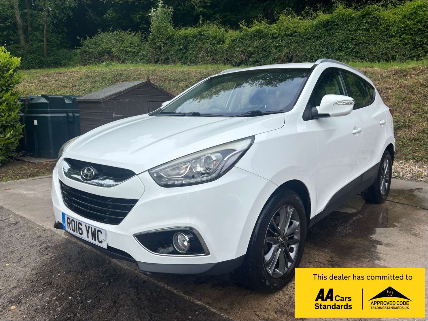 A 2016 HYUNDAI IX35 2.0 CRDi SE SUV 5dr Diesel Auto 4WD Euro 5 (134 bhp) A 2016 HYUNDAI IX35 2.0 CRDi SE SUV 5dr Diesel Auto 4WD Euro 5 (134 bhp)