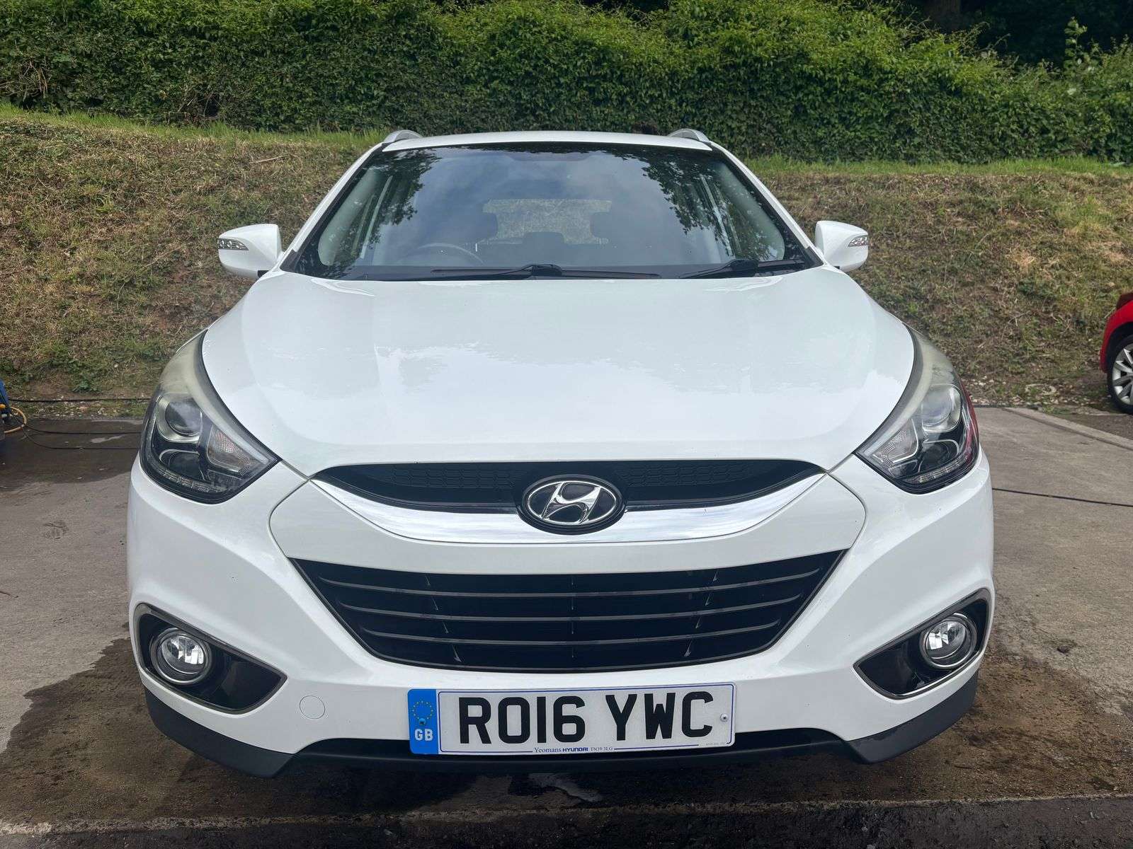 A 2016 HYUNDAI IX35 2.0 CRDi SE SUV 5dr Diesel Auto 4WD Euro 5 (134 bhp) A 2016 HYUNDAI IX35 2.0 CRDi SE SUV 5dr Diesel Auto 4WD Euro 5 (134 bhp)