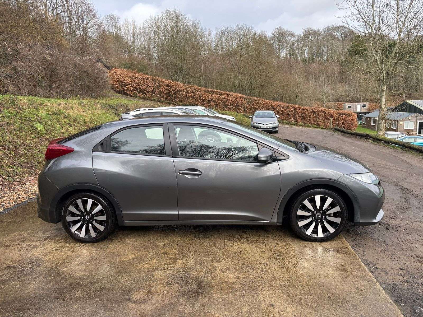 A 2015 HONDA CIVIC 1.8 i-VTEC SE Plus Hatchback 5dr Petrol Auto Euro 5 (142 ps) A 2015 HONDA CIVIC 1.8 i-VTEC SE Plus Hatchback 5dr Petrol Auto Euro 5 (142 ps)