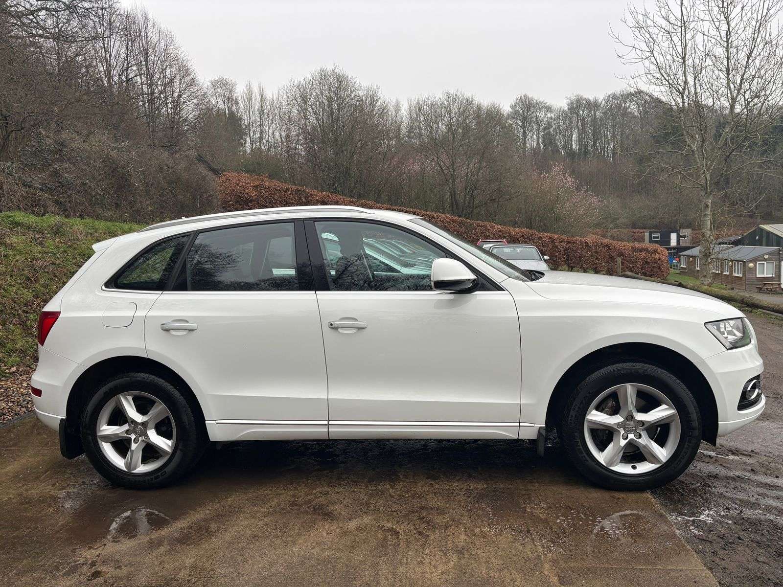 A 2016 AUDI Q5 2.0 TDI SE SUV 5dr Diesel Manual quattro Euro 6 (s/s) (190 ps) A 2016 AUDI Q5 2.0 TDI SE SUV 5dr Diesel Manual quattro Euro 6 (s/s) (190 ps)