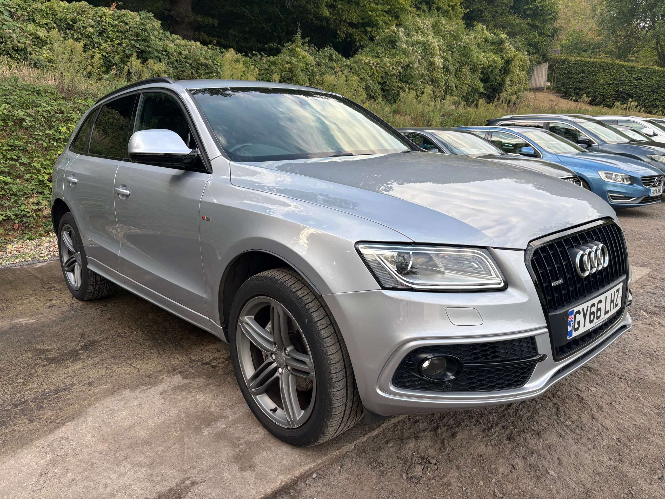 A 2016 AUDI Q5 2.0 TDI S line Plus SUV 5dr Diesel S Tronic quattro Euro 6 (s/s) (190 ps) A 2016 AUDI Q5 2.0 TDI S line Plus SUV 5dr Diesel S Tronic quattro Euro 6 (s/s) (190 ps)