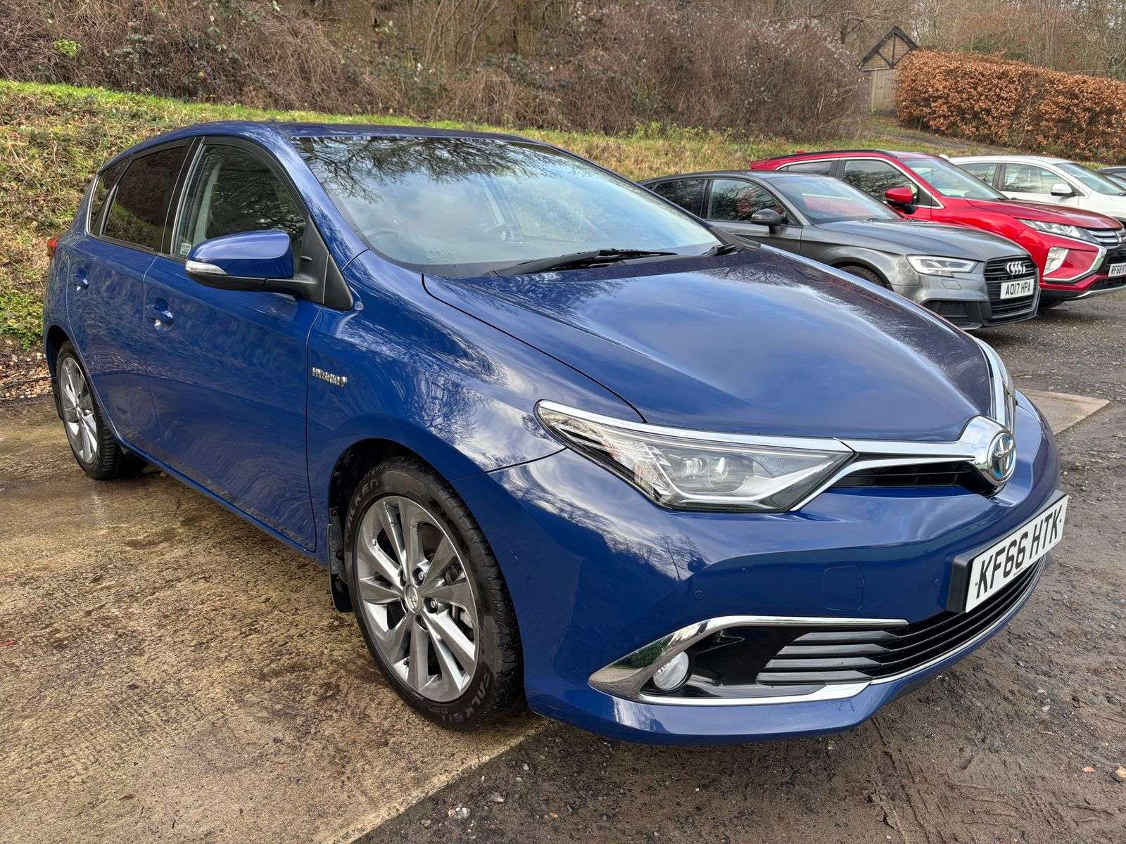 A 2017 TOYOTA AURIS 1.8 VVT-h Excel Hatchback 5dr Petrol Hybrid CVT Euro 6 (s/s) (Safety Sense) (136 ps) A 2017 TOYOTA AURIS 1.8 VVT-h Excel Hatchback 5dr Petrol Hybrid CVT Euro 6 (s/s) (Safety Sense) (136 ps)