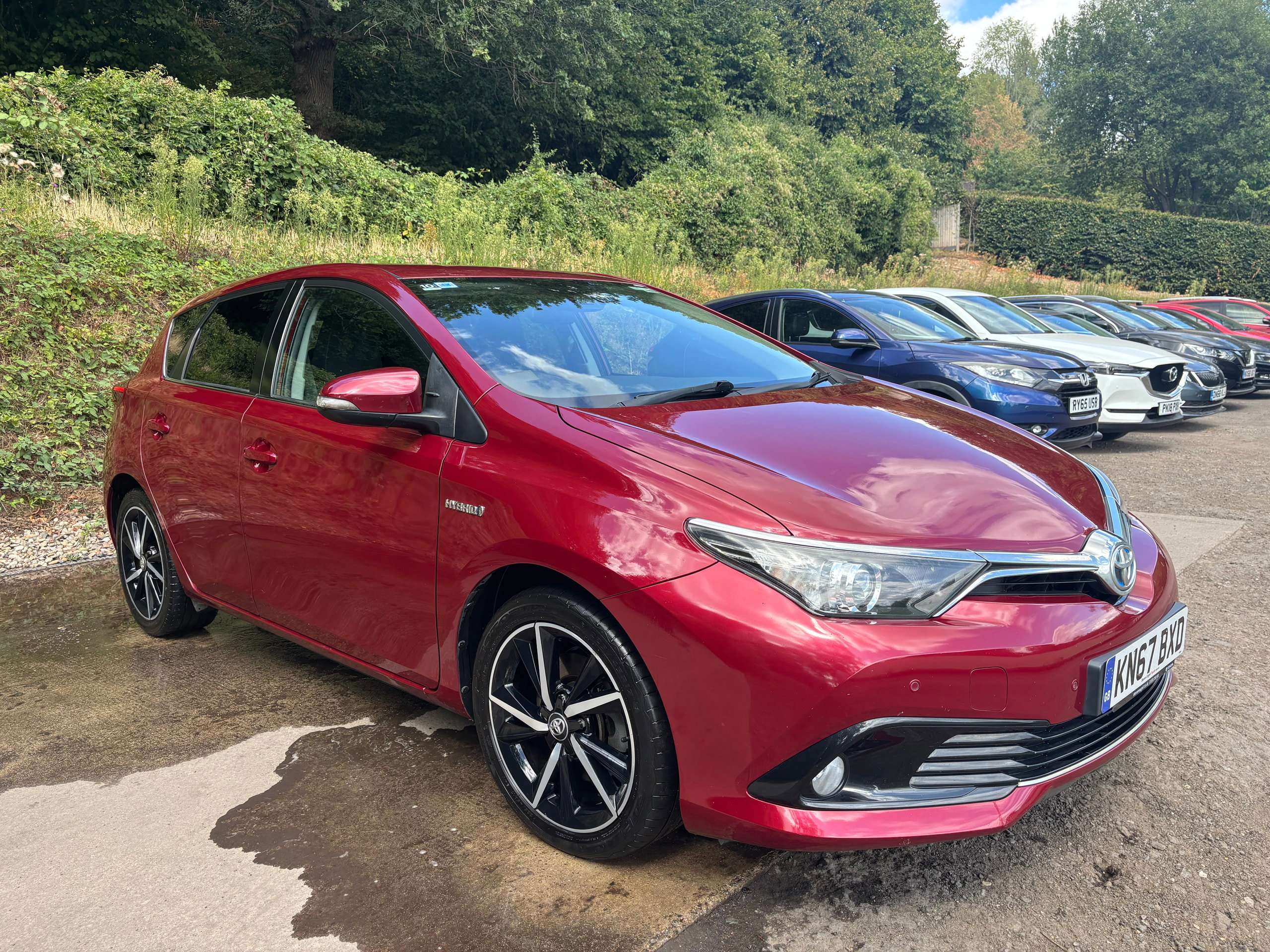 A 2017 TOYOTA AURIS 1.8 VVT-h Design Hatchback 5dr Petrol Hybrid CVT Euro 6 (s/s) (Safety Sense) (136 ps) A 2017 TOYOTA AURIS 1.8 VVT-h Design Hatchback 5dr Petrol Hybrid CVT Euro 6 (s/s) (Safety Sense) (136 ps)
