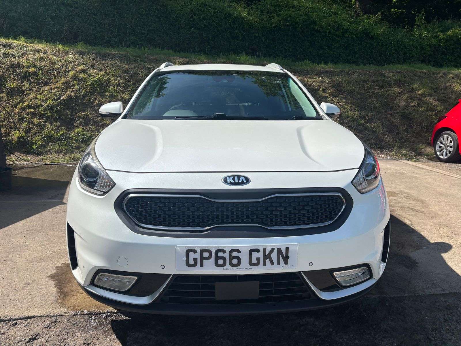 A 2016 KIA NIRO 1.6h GDi First Edition SUV 5dr Petrol Hybrid DCT Euro 6 (s/s) (139 bhp) A 2016 KIA NIRO 1.6h GDi First Edition SUV 5dr Petrol Hybrid DCT Euro 6 (s/s) (139 bhp)