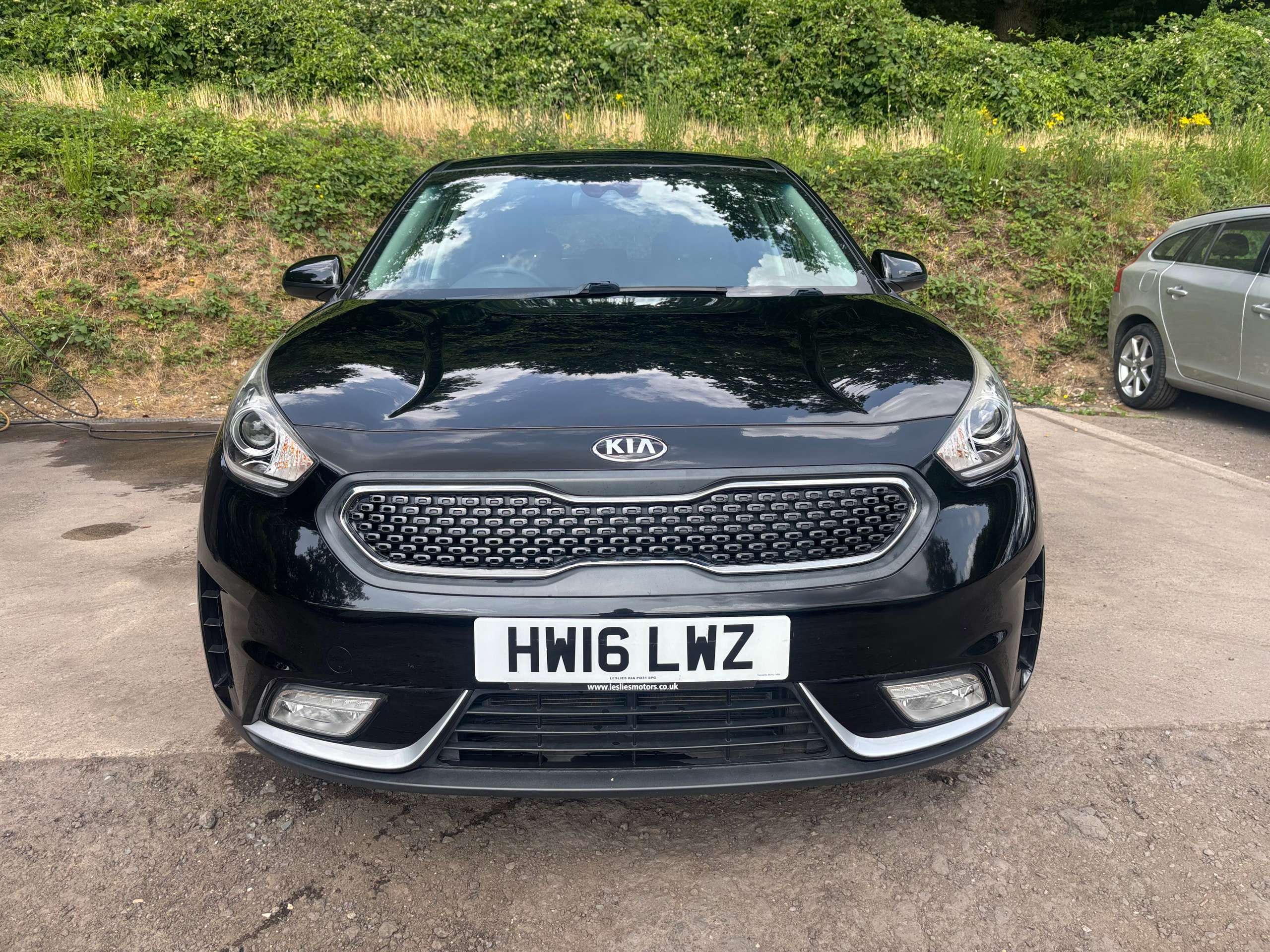 A 2016 KIA NIRO 1.6h GDi 1 SUV 5dr Petrol Hybrid DCT Euro 6 (s/s) (139 bhp) A 2016 KIA NIRO 1.6h GDi 1 SUV 5dr Petrol Hybrid DCT Euro 6 (s/s) (139 bhp)