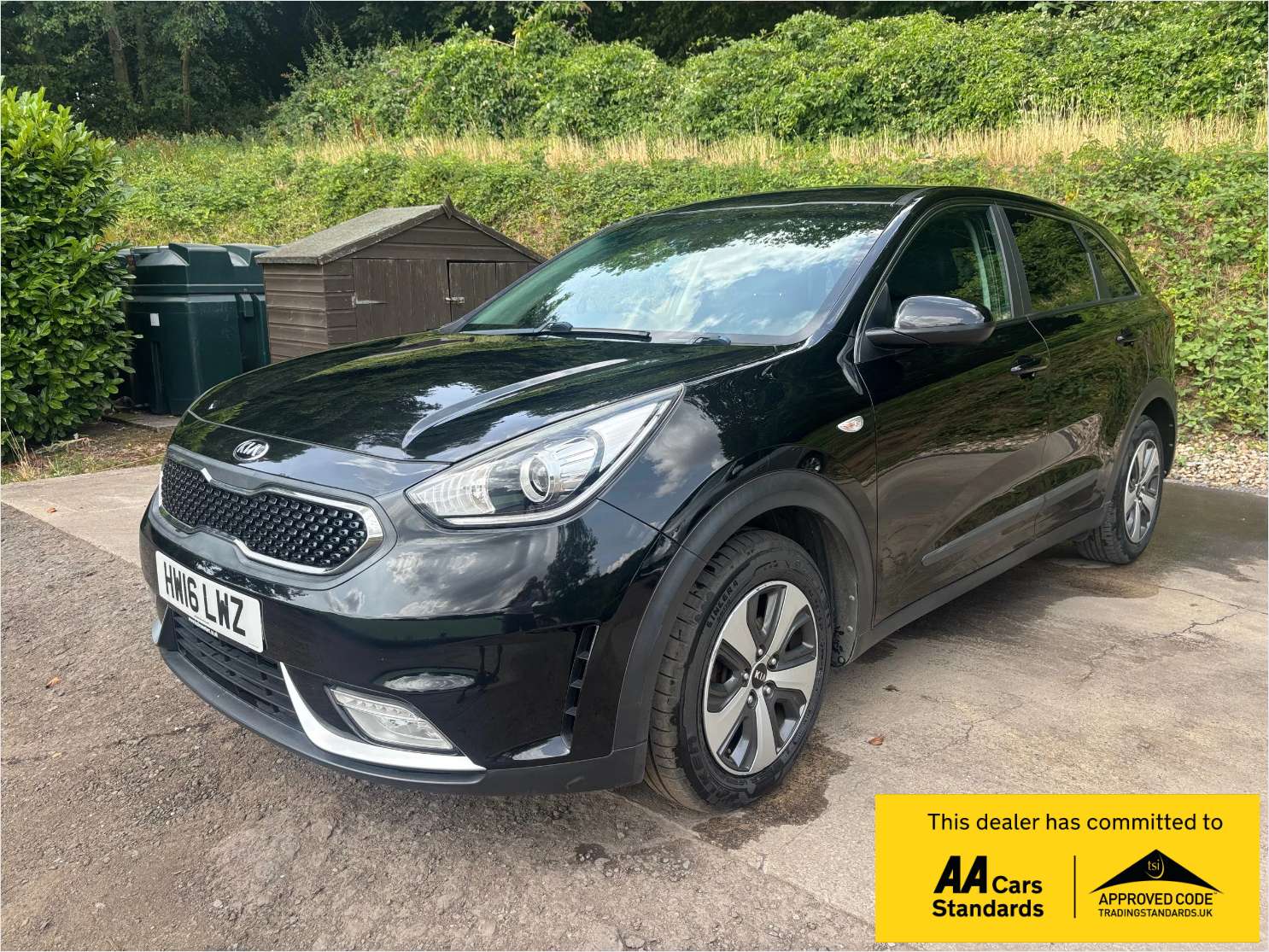 A 2016 KIA NIRO 1.6h GDi 1 SUV 5dr Petrol Hybrid DCT Euro 6 (s/s) (139 bhp) A 2016 KIA NIRO 1.6h GDi 1 SUV 5dr Petrol Hybrid DCT Euro 6 (s/s) (139 bhp)