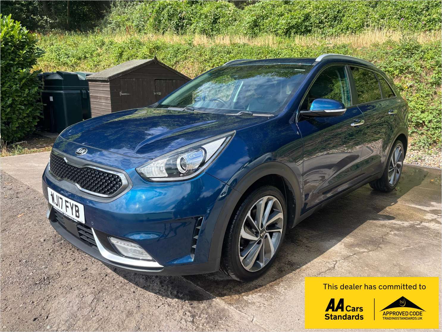 A 2017 KIA NIRO 1.6h GDi First Edition SUV 5dr Petrol Hybrid DCT Euro 6 (s/s) (139 bhp) A 2017 KIA NIRO 1.6h GDi First Edition SUV 5dr Petrol Hybrid DCT Euro 6 (s/s) (139 bhp)