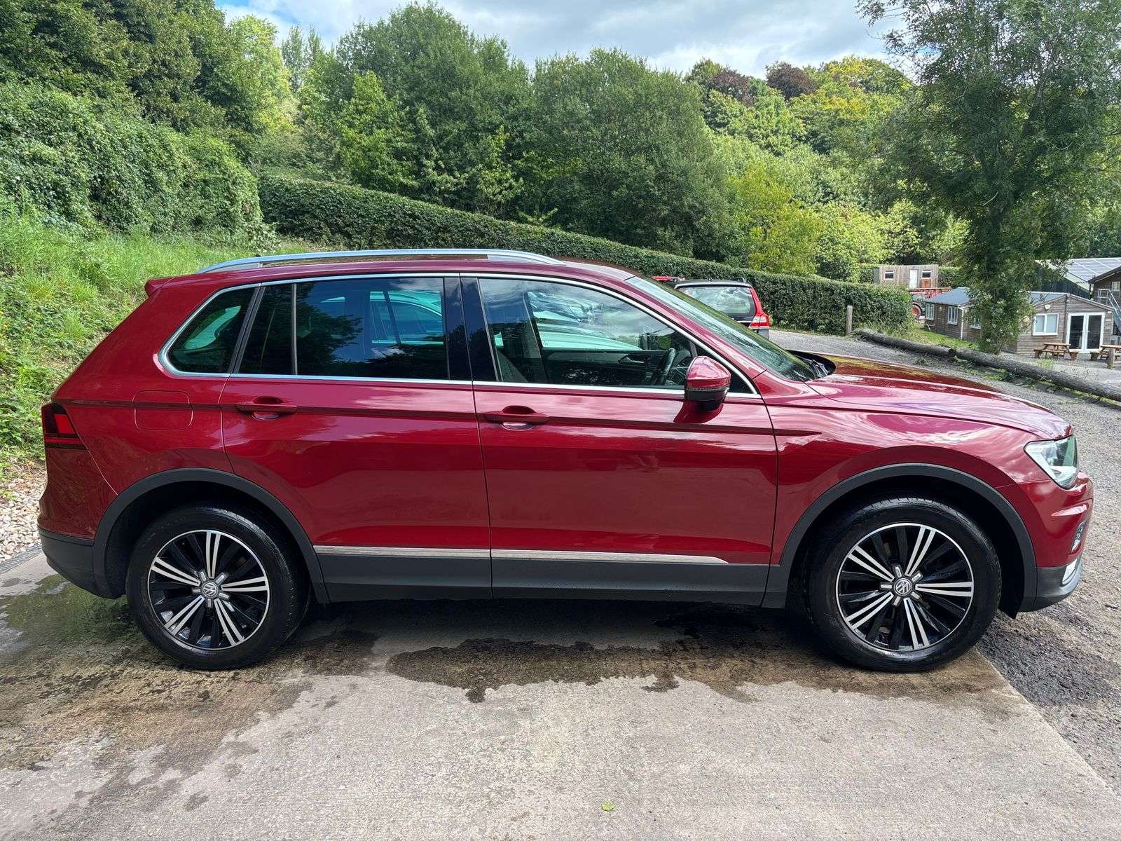 A 2016 VOLKSWAGEN TIGUAN 2.0 TDI BlueMotion Tech SE Navigation SUV 5dr Diesel Manual 4Motion Euro 6 (s/s) (150 ps) A 2016 VOLKSWAGEN TIGUAN 2.0 TDI BlueMotion Tech SE Navigation SUV 5dr Diesel Manual 4Motion Euro 6 (s/s) (150 ps)