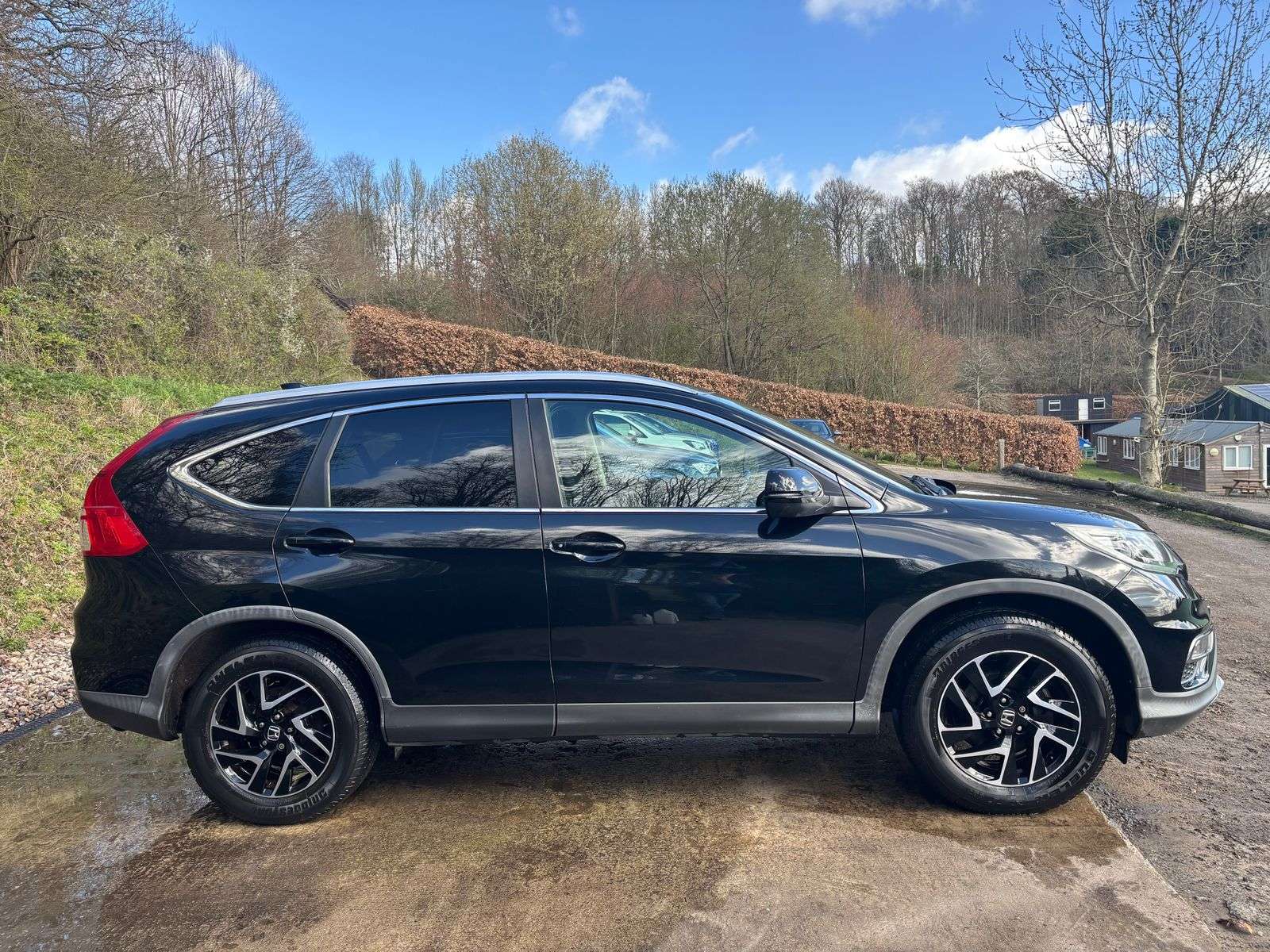 A 2017 HONDA CR-V 2.0 i-VTEC SE Plus Navi SUV 5dr Petrol Auto 4WD Euro 6 (155 ps) A 2017 HONDA CR-V 2.0 i-VTEC SE Plus Navi SUV 5dr Petrol Auto 4WD Euro 6 (155 ps)