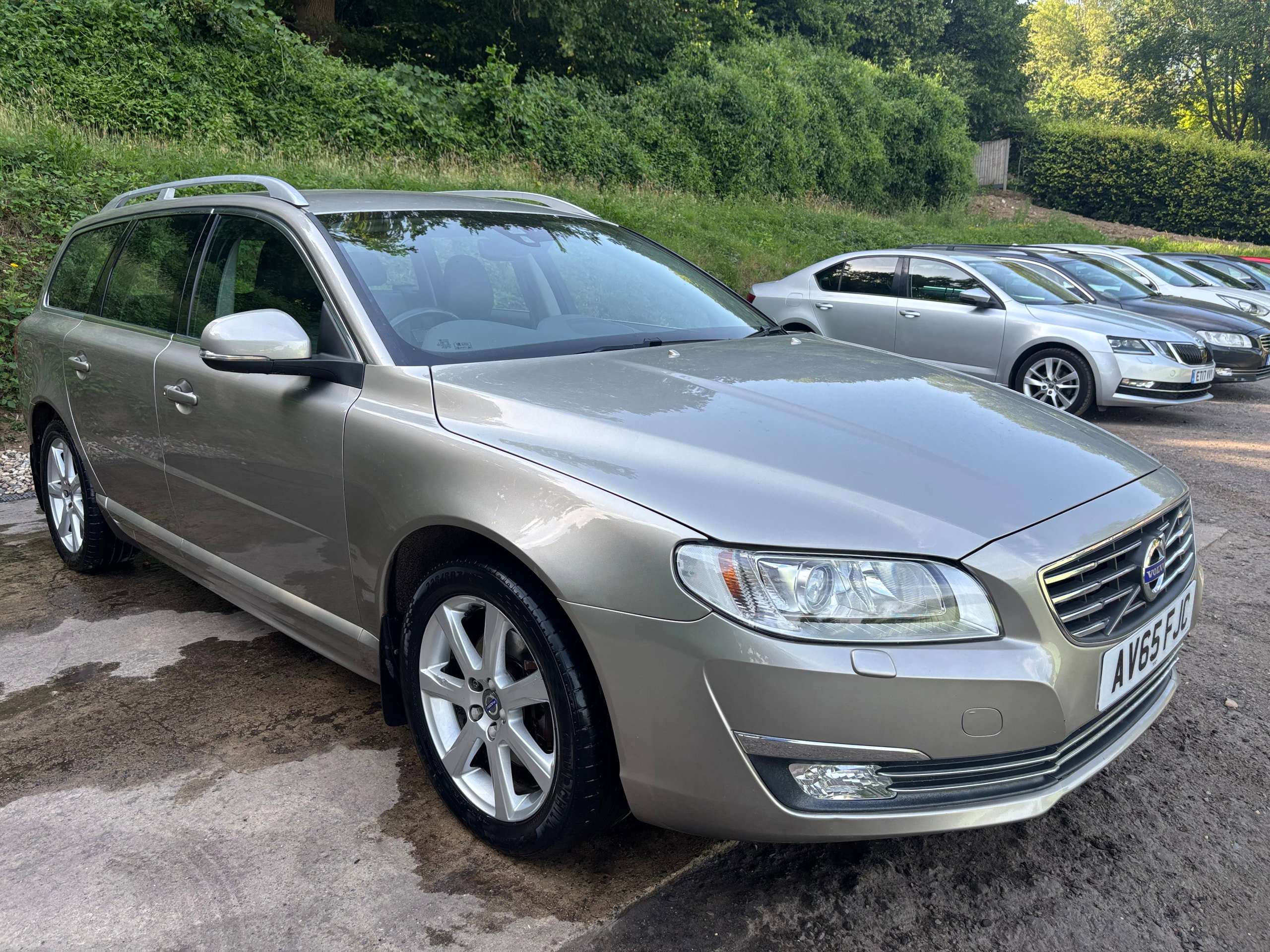 A 2015 VOLVO V70 D4 SE LUX A 2015 VOLVO V70 D4 SE LUX