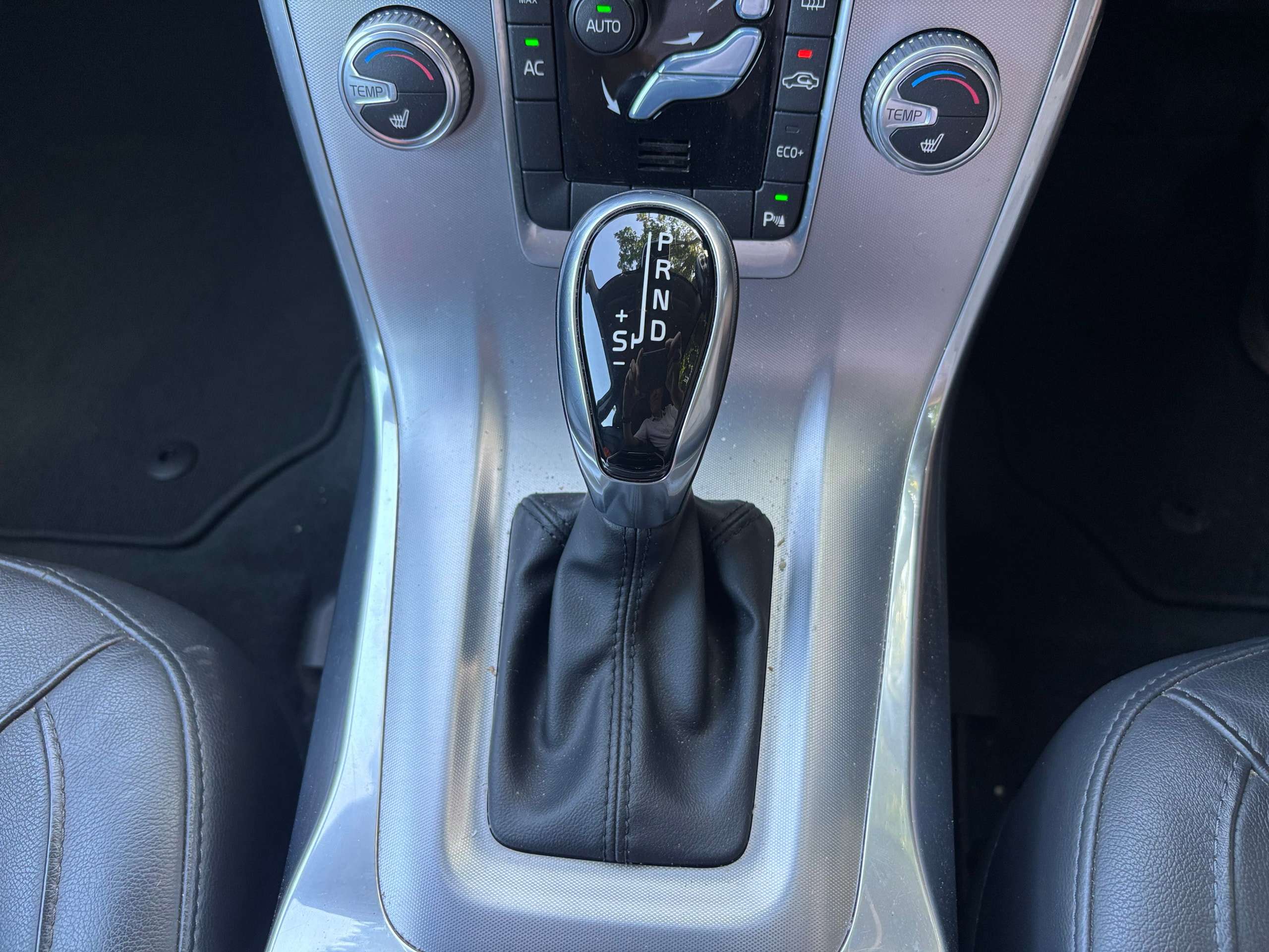 2015 VOLVO V70 2015 VOLVO V70