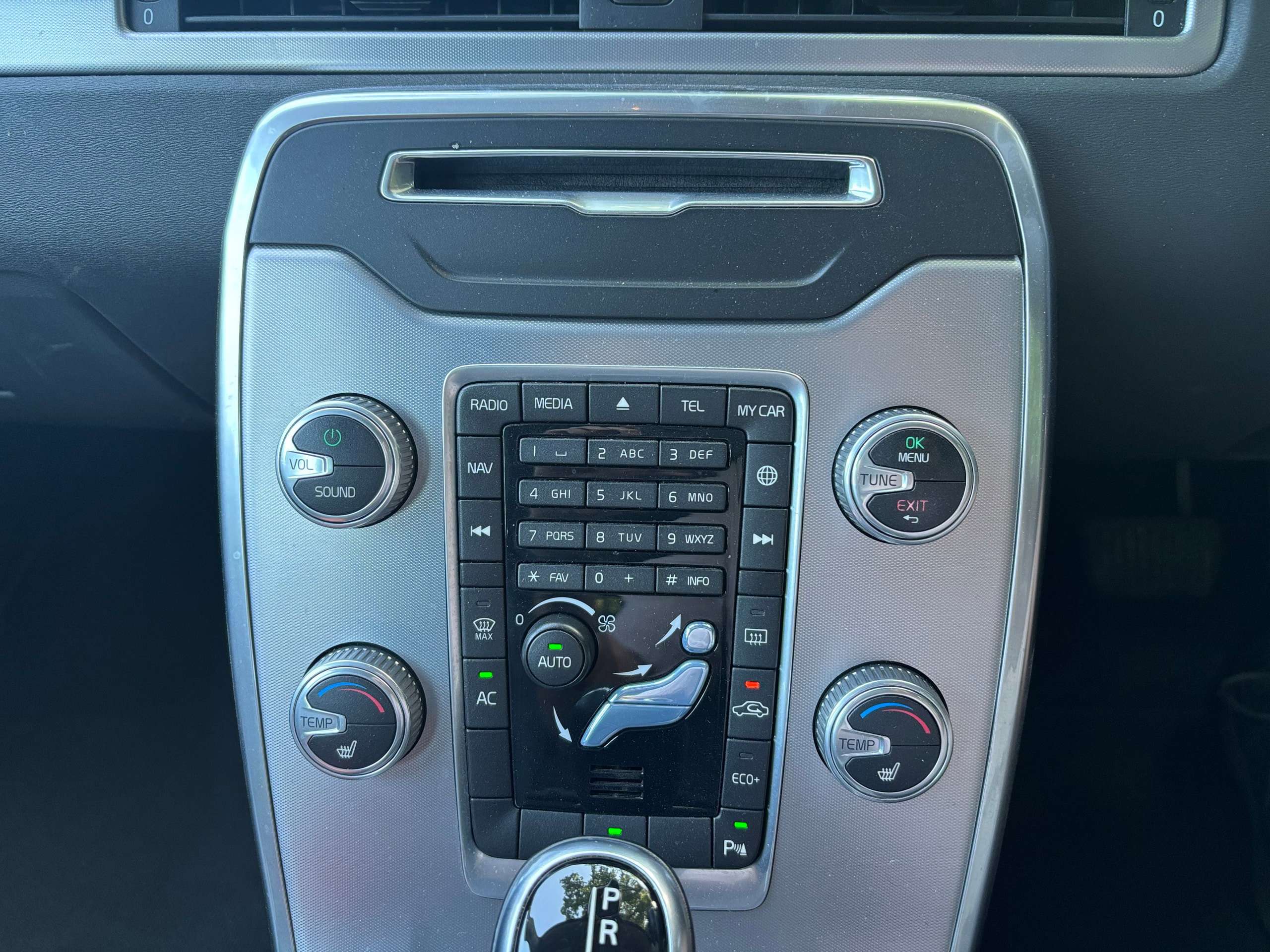 2015 VOLVO V70 2015 VOLVO V70