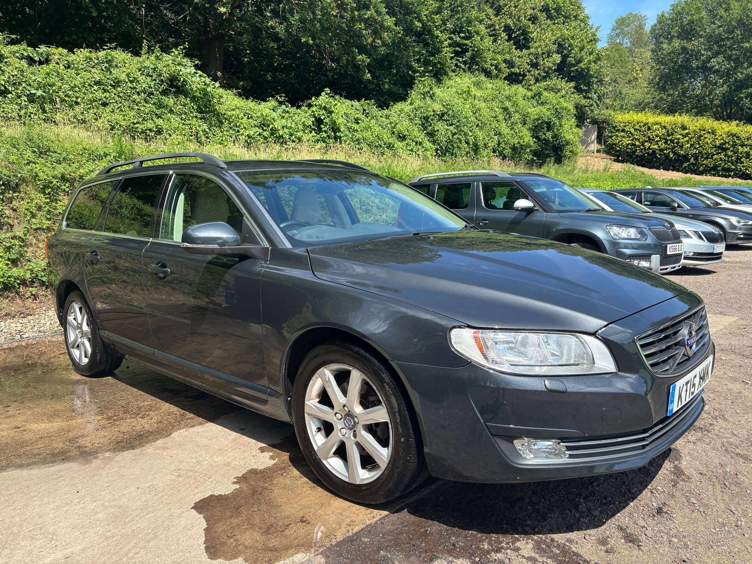 A 2015 VOLVO V70 2.0 D4 SE Nav Estate 5dr Diesel Auto Euro 6 (s/s) (181 ps) A 2015 VOLVO V70 2.0 D4 SE Nav Estate 5dr Diesel Auto Euro 6 (s/s) (181 ps)
